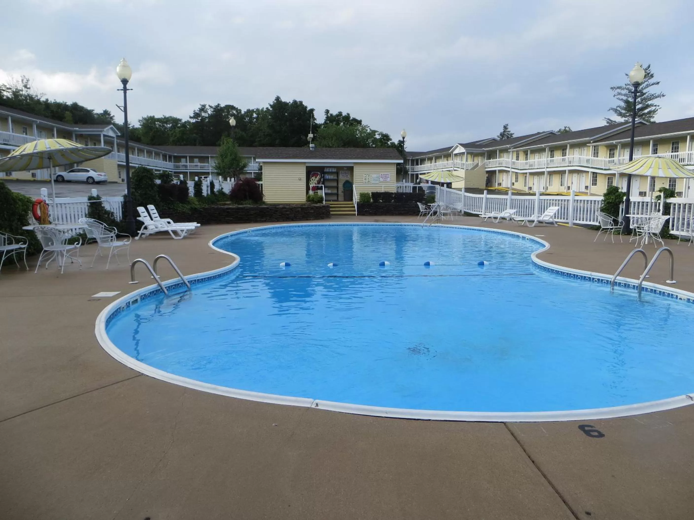 Swimming Pool in Honeysuckle Inn & Conference Center