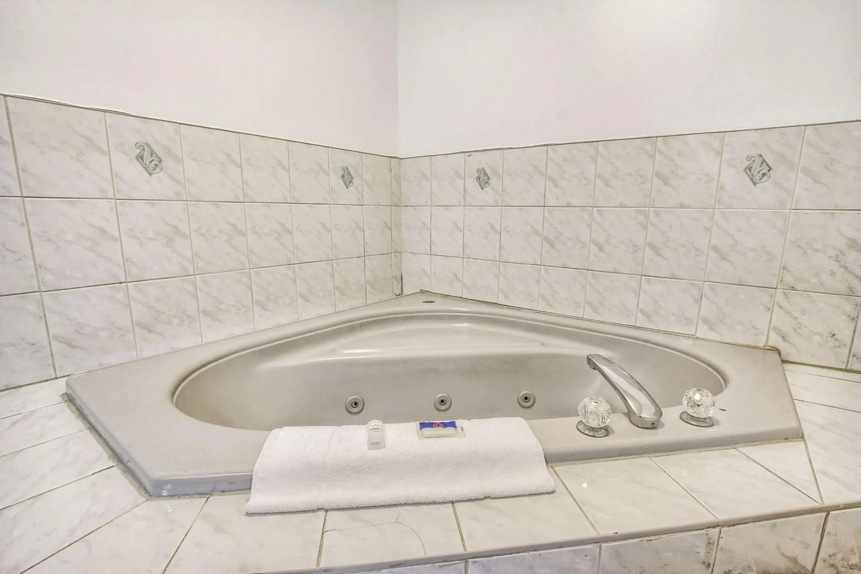 Bathroom in Motel 6-Windsor, ON
