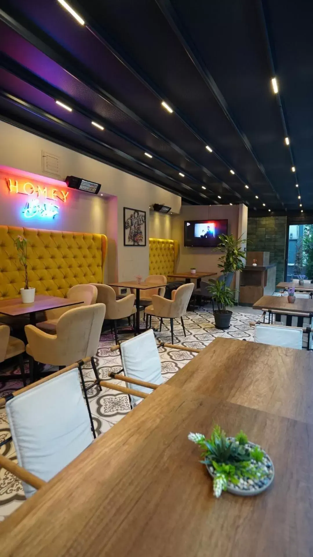 Restaurant/places to eat in Homey AirPort Hotel Restaurant/places to eat in Homey AirPort Hotel