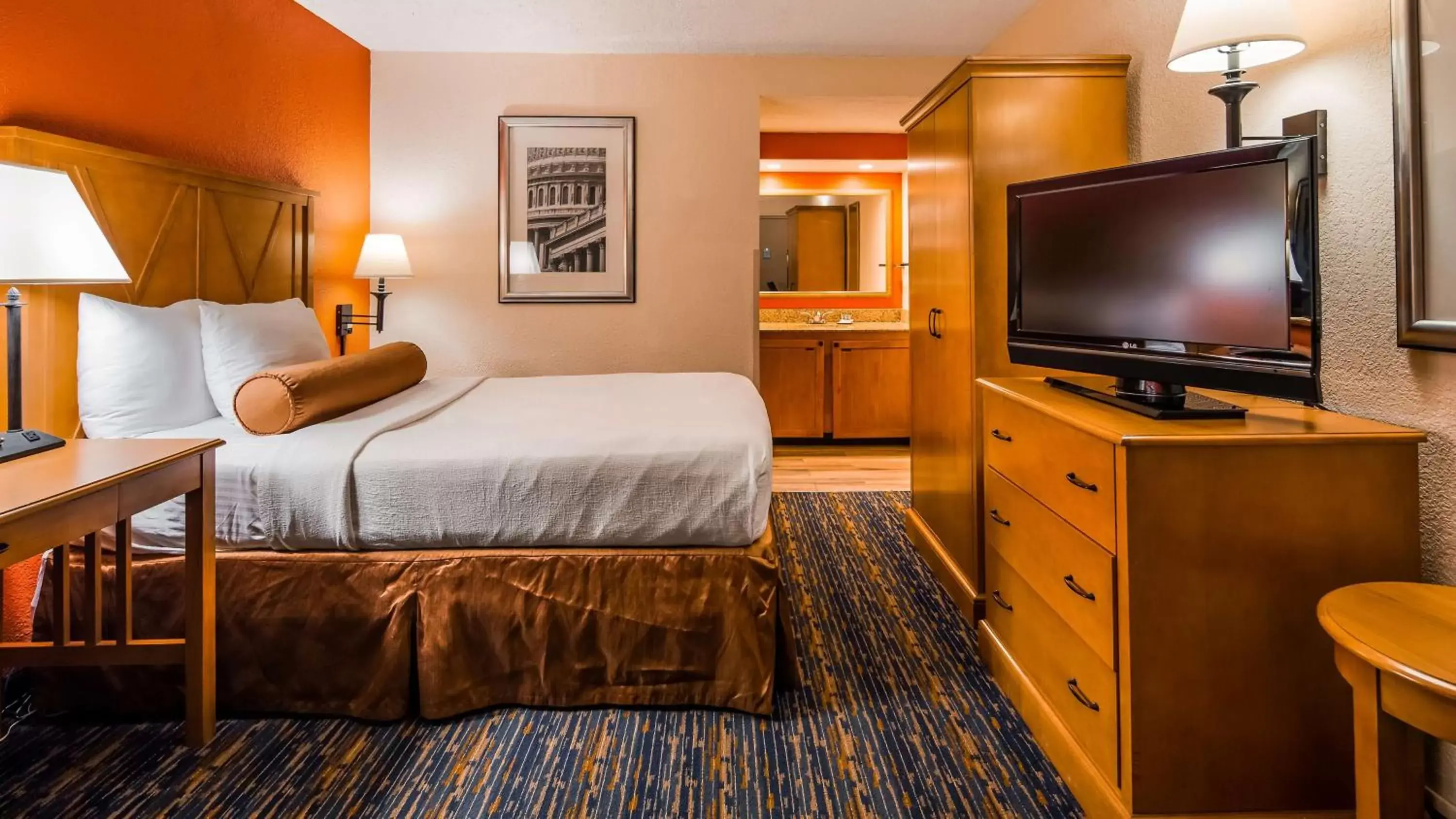 Photo of the whole room, Bed in Best Western Dulles Airport Inn