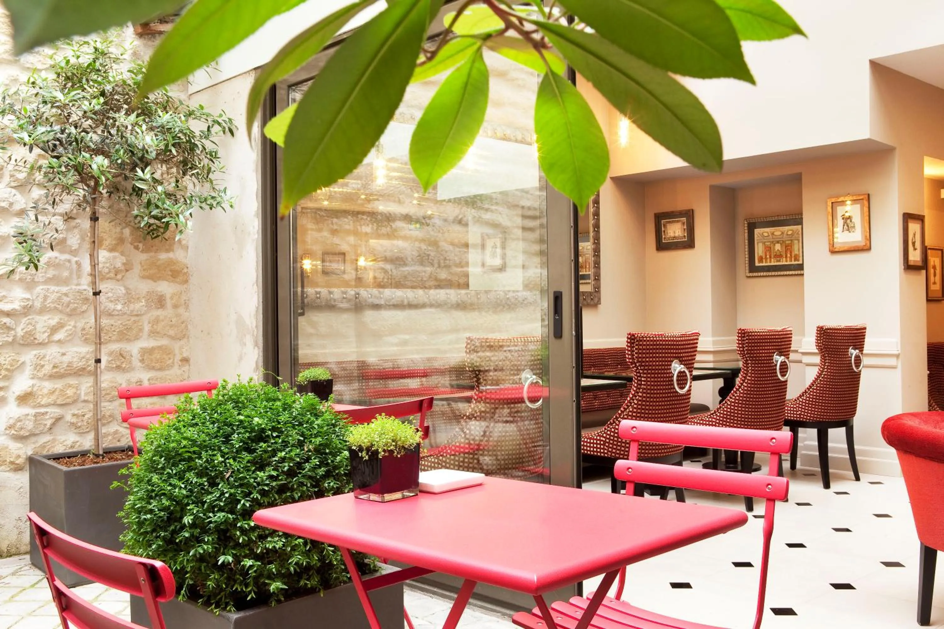 Restaurant/places to eat in Hôtel des Comédies