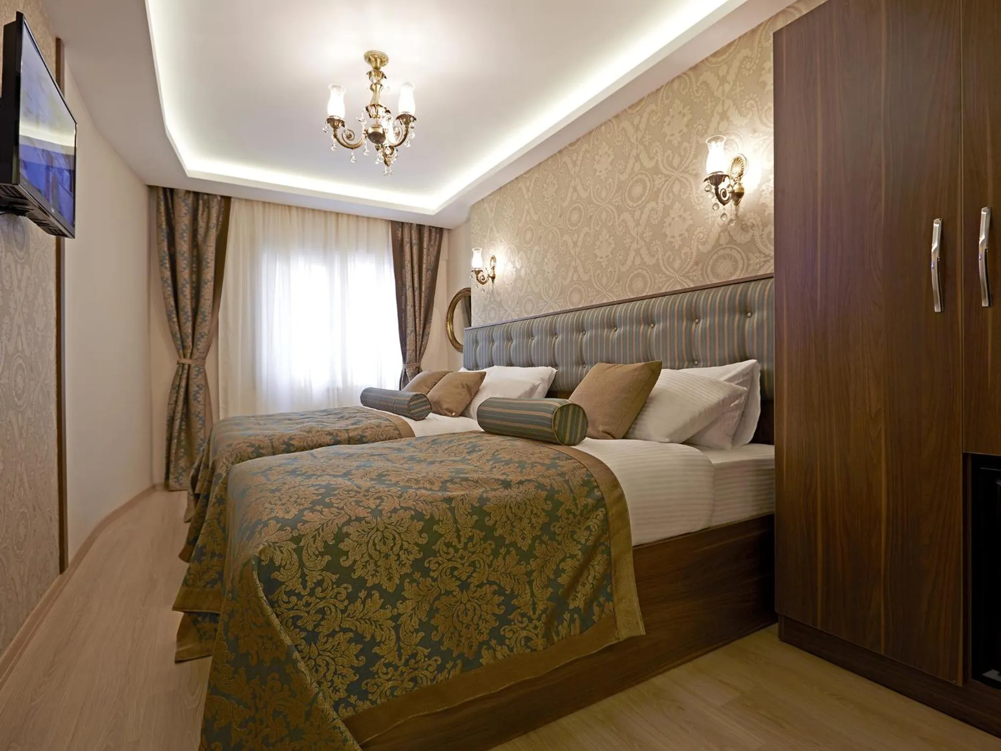 Bed in Marmara Place Old City Hotel