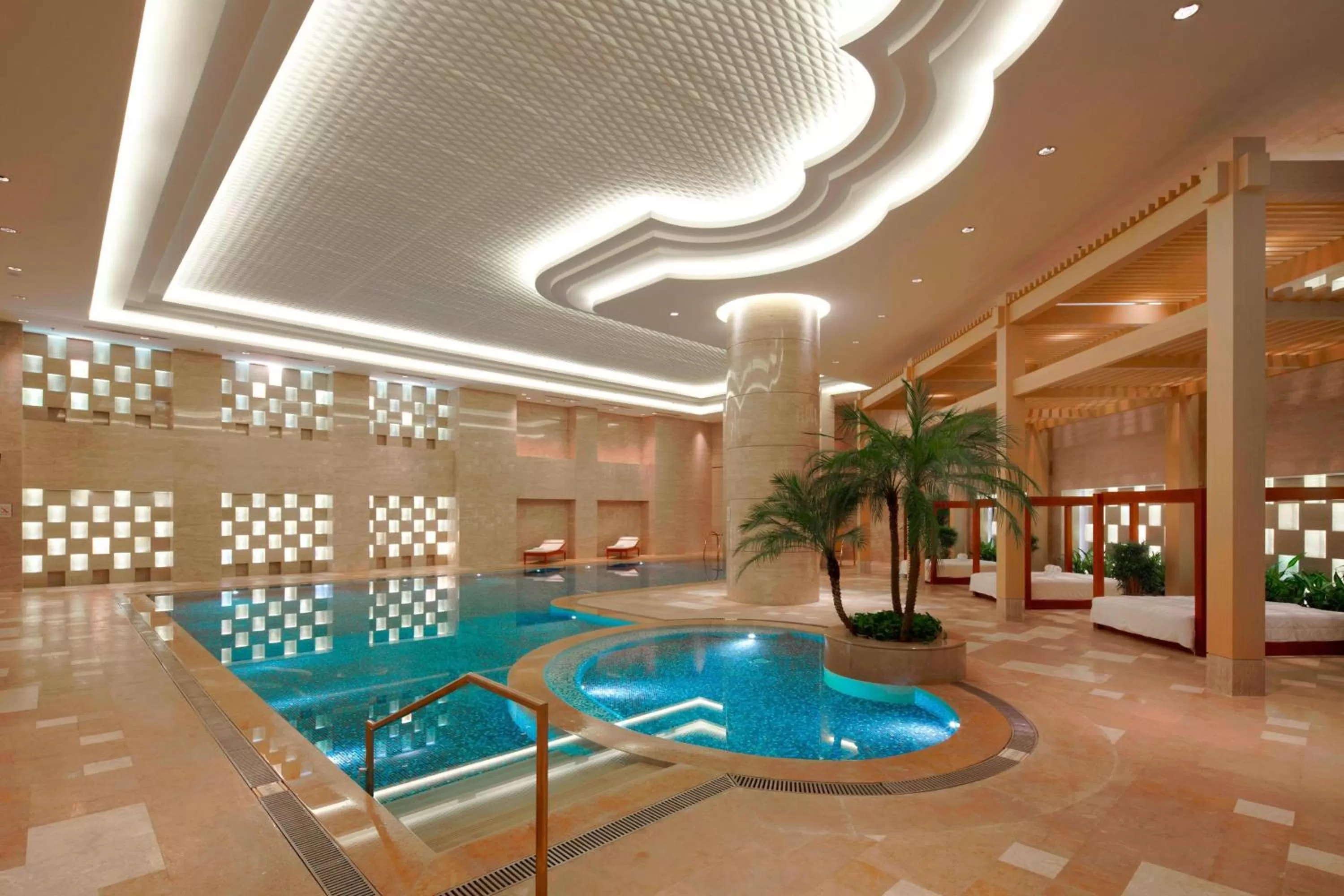 Swimming pool in Guangzhou Marriott Hotel Tianhe