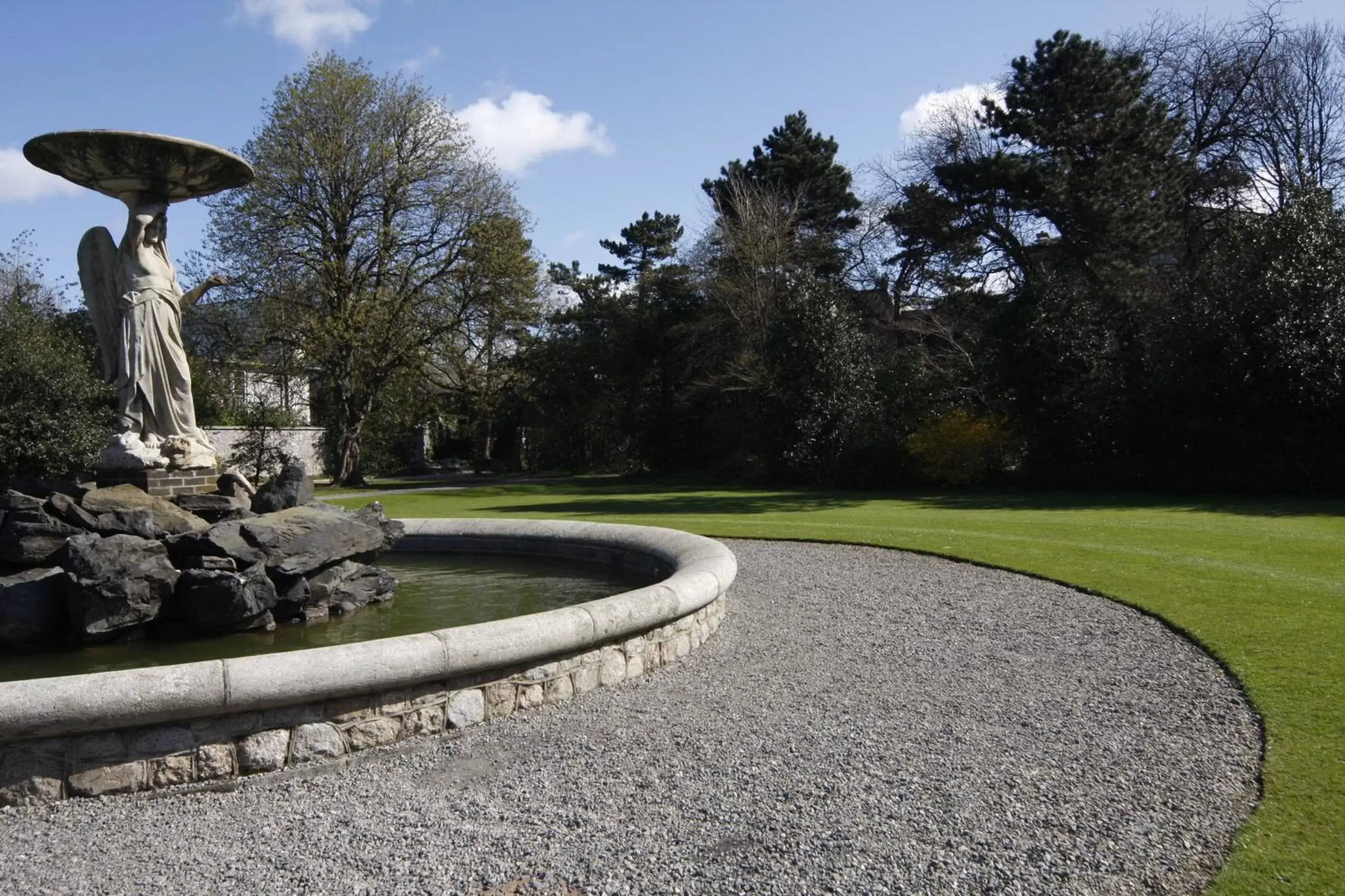 Facade/entrance in Stauntons on the Green Hotel Facade/entrance in Stauntons on the Green Hotel