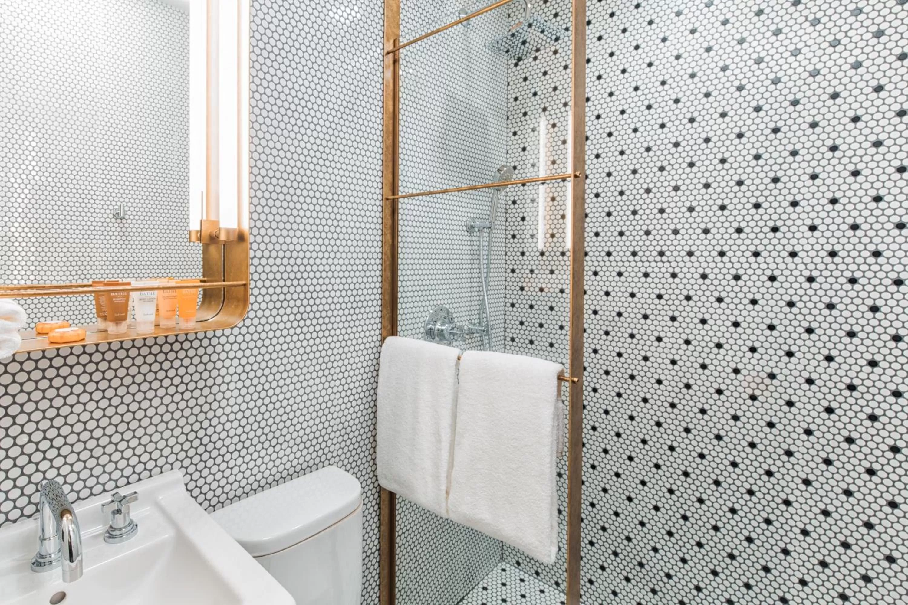 Shower in Hotel Shocard Broadway, Times Square