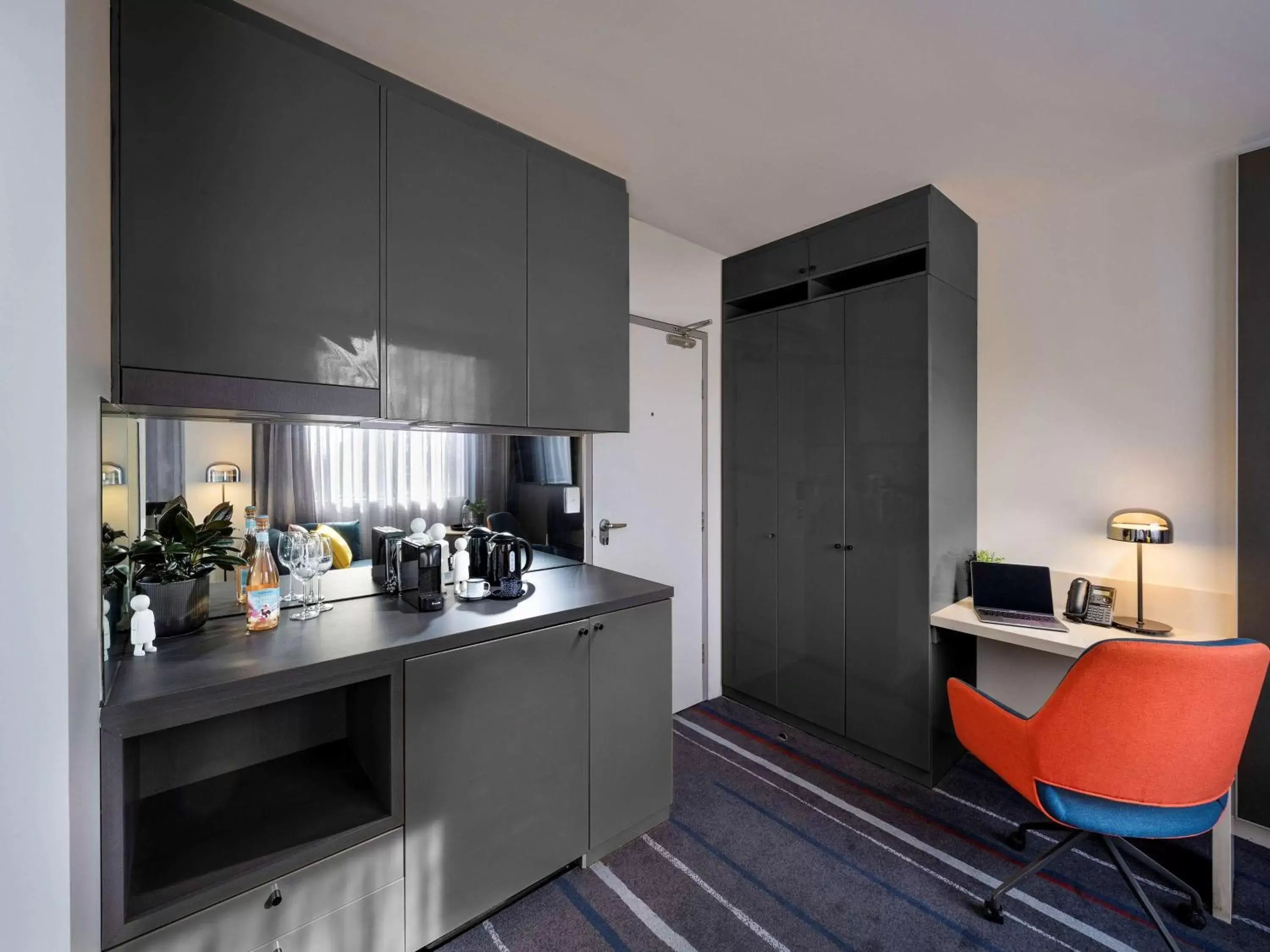 Photo of the whole room, Kitchen/Kitchenette in Novotel Melbourne Preston