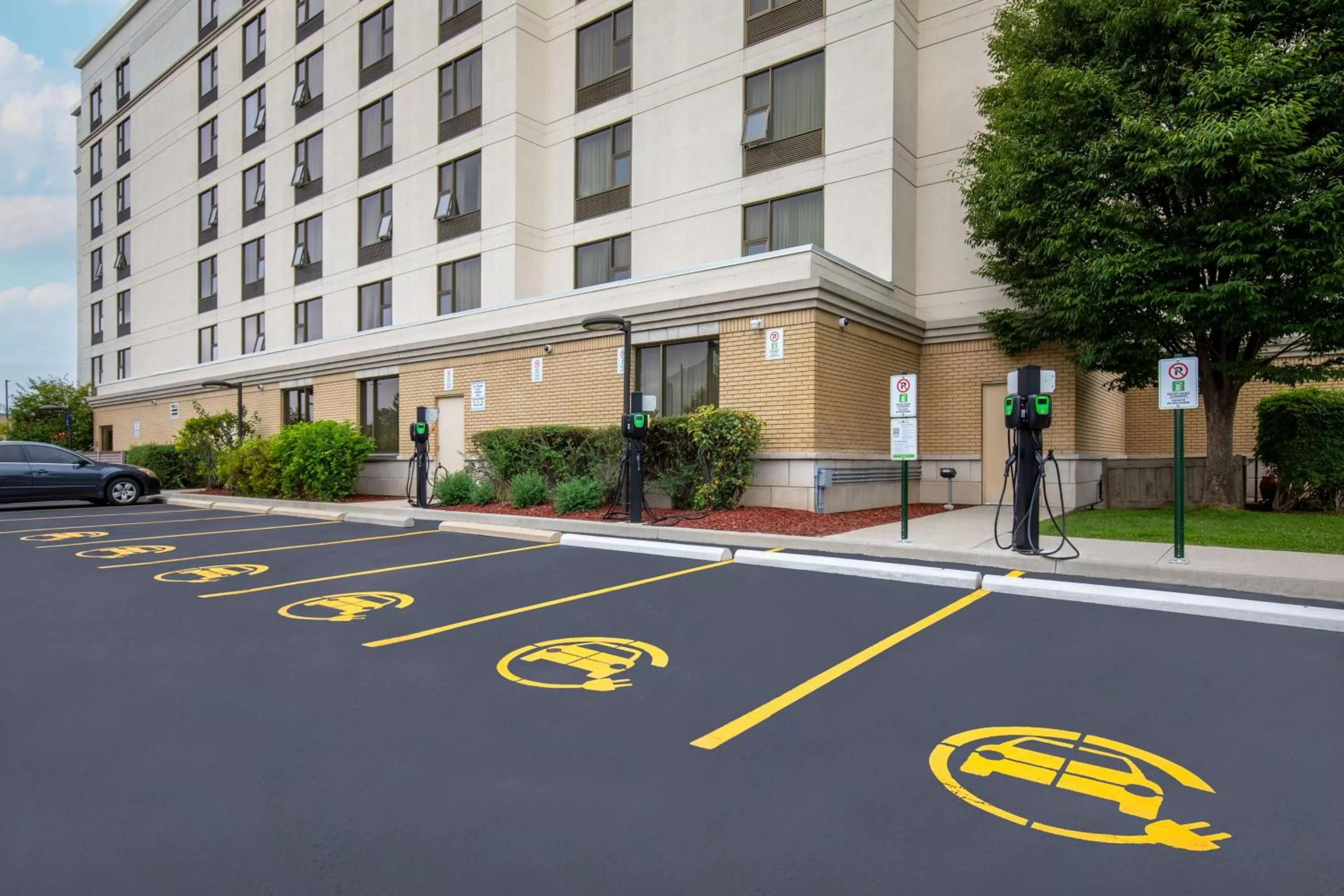 Property building in Hampton Inn by Hilton Toronto Airport Corporate Centre