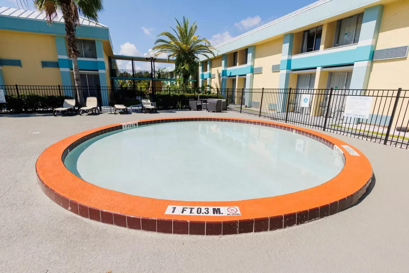 Pool view, Swimming Pool in Garnet Inn & Suites, Orlando
