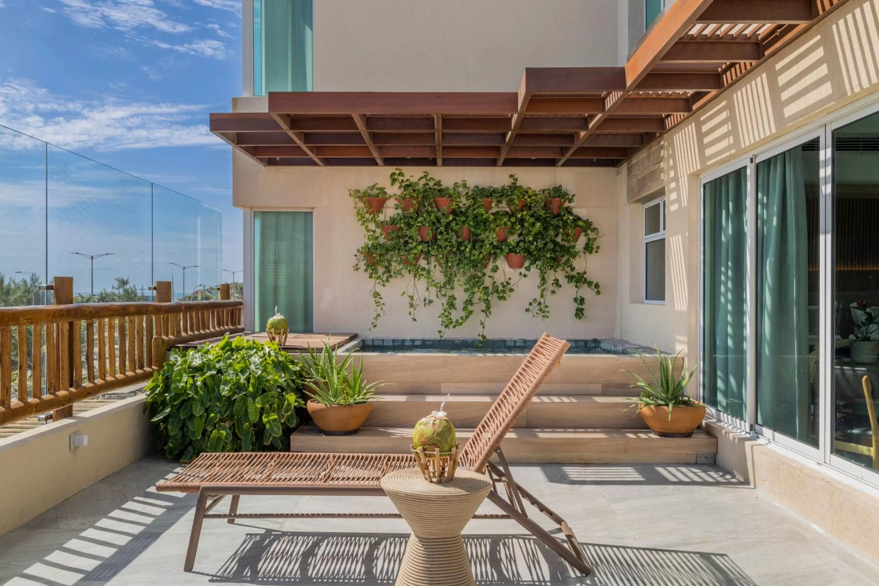 Swimming pool in Gran Mareiro Hotel