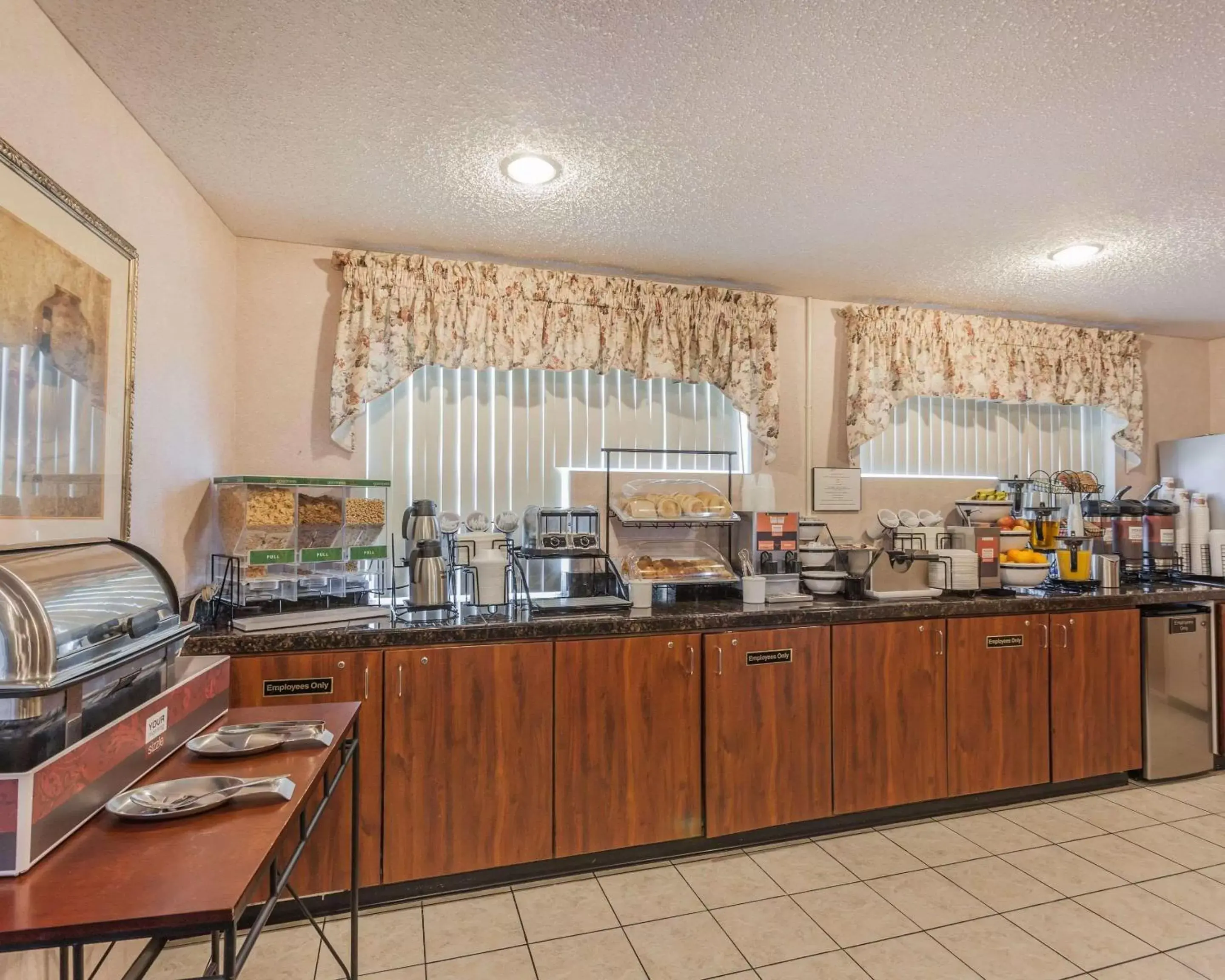 Restaurant/places to eat in Comfort Inn On the Bay Restaurant/places to eat in Comfort Inn On the Bay