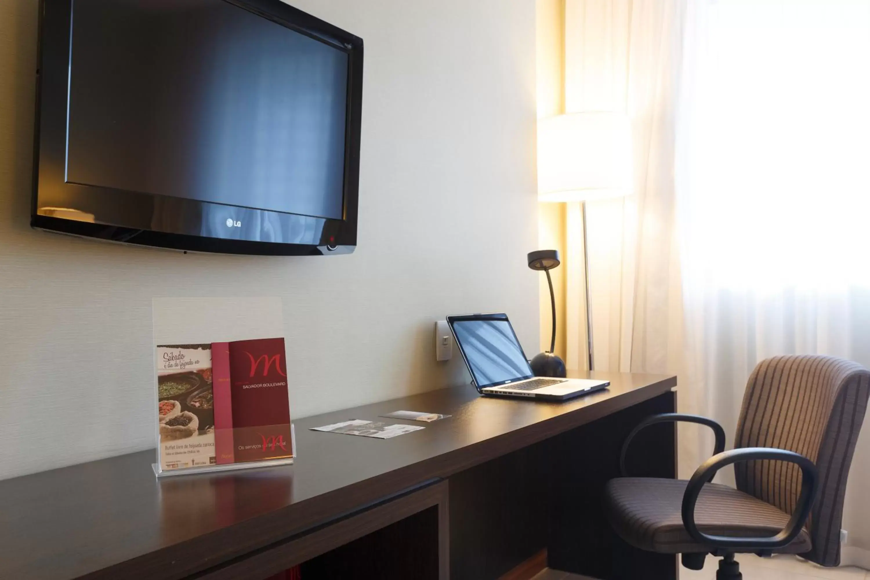 Photo of the whole room, TV/Entertainment Center in Mercure Salvador Pituba