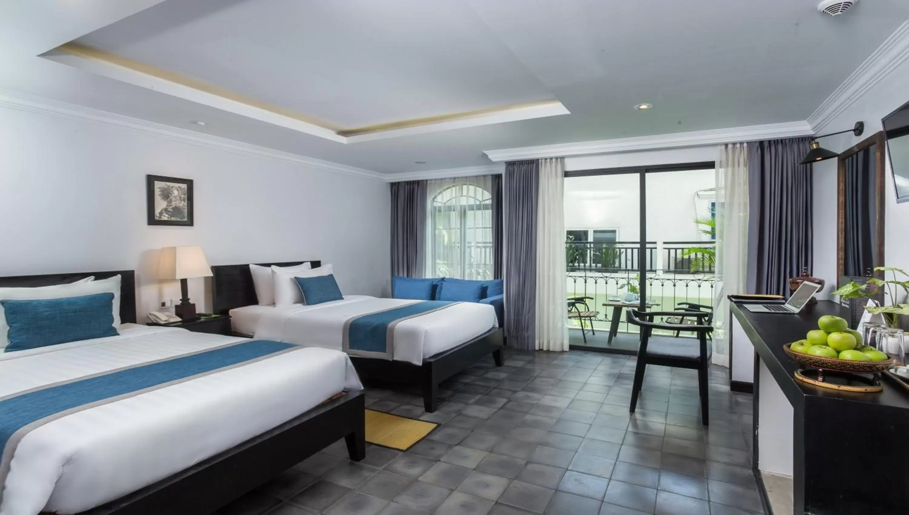 Deluxe Double or Twin Room with Private Balcony in The Cyclo d'Angkor Boutique Hotel Deluxe Double or Twin Room with Private Balcony in The Cyclo d'Angkor Boutique Hotel