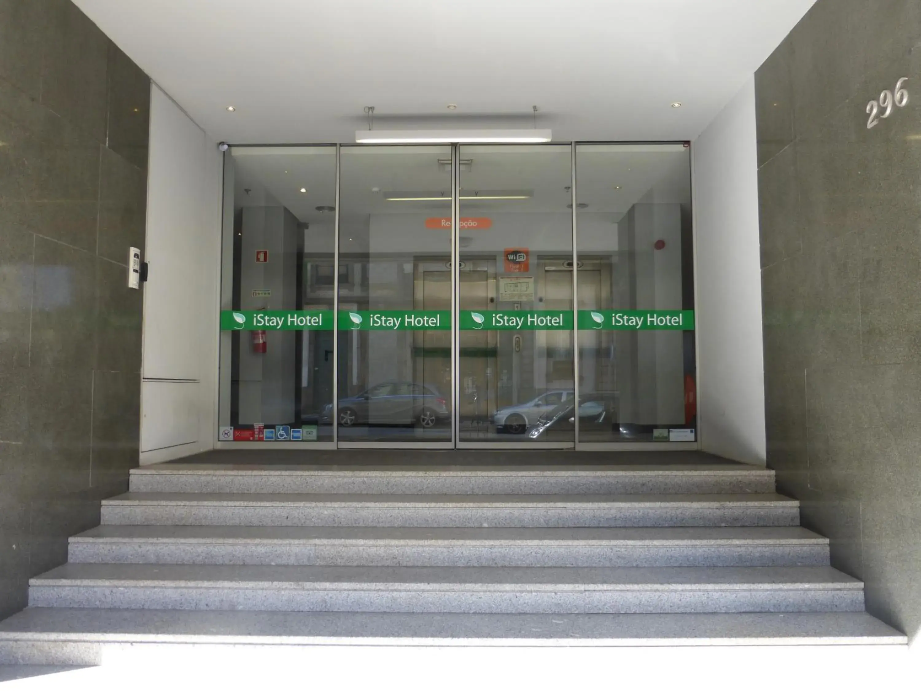 Facade/entrance in iStay Hotel Porto Centro