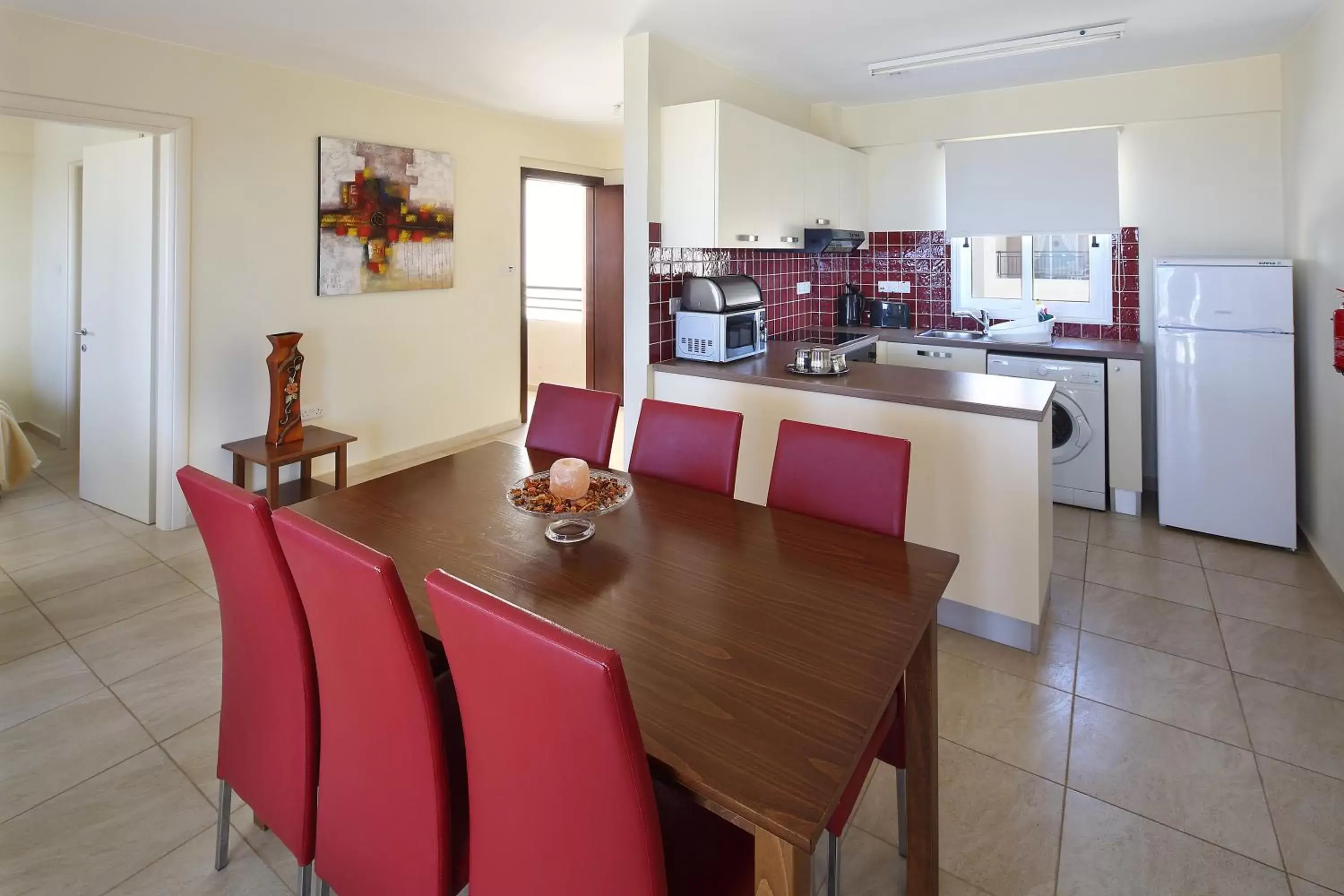 Dining area, Kitchen/Kitchenette in Club St. George