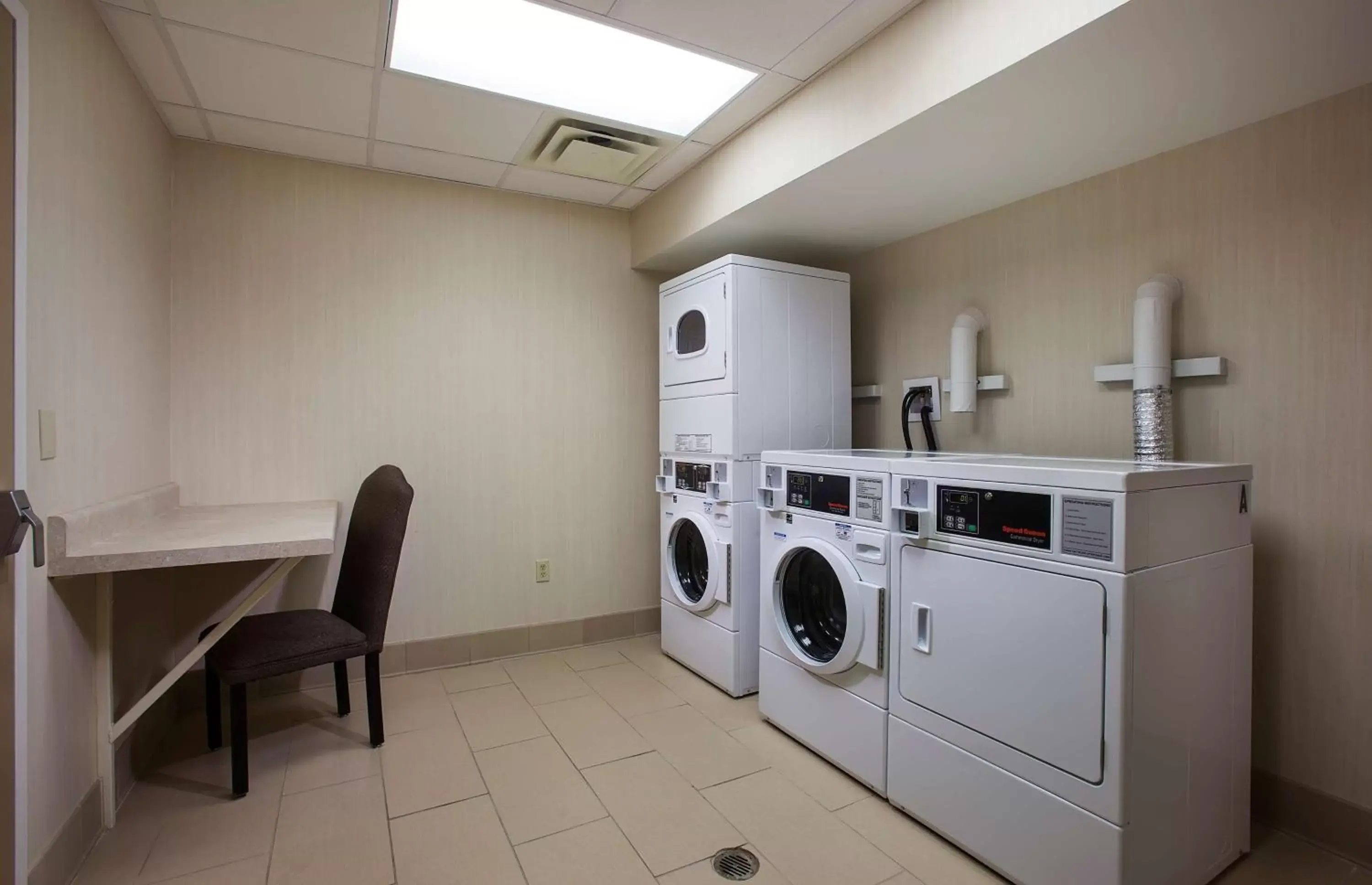 Property building in Hampton Inn Lake Buena Vista / Orlando Property building in Hampton Inn Lake Buena Vista / Orlando