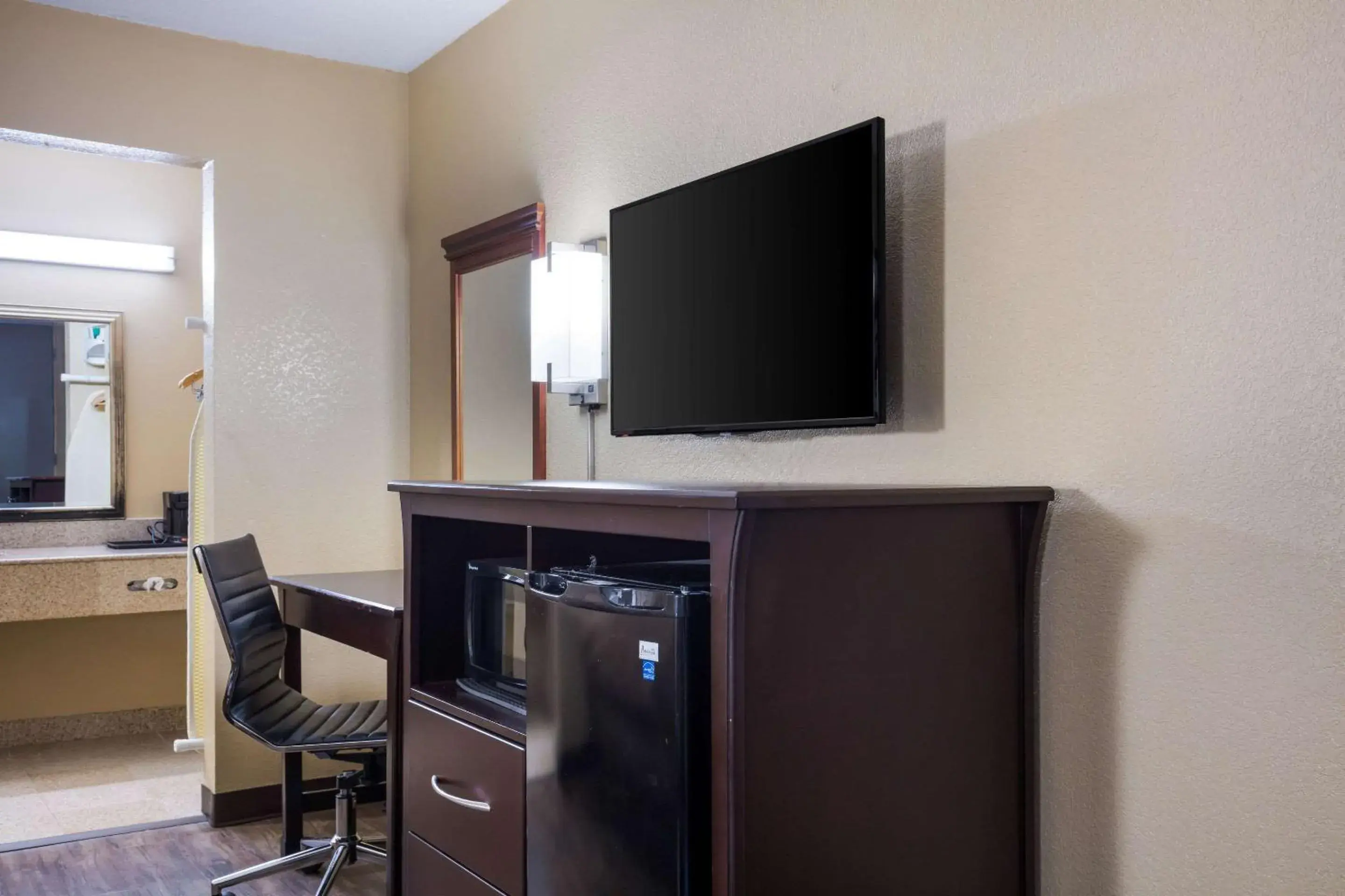 Photo of the whole room, TV/Entertainment Center in Quality Inn