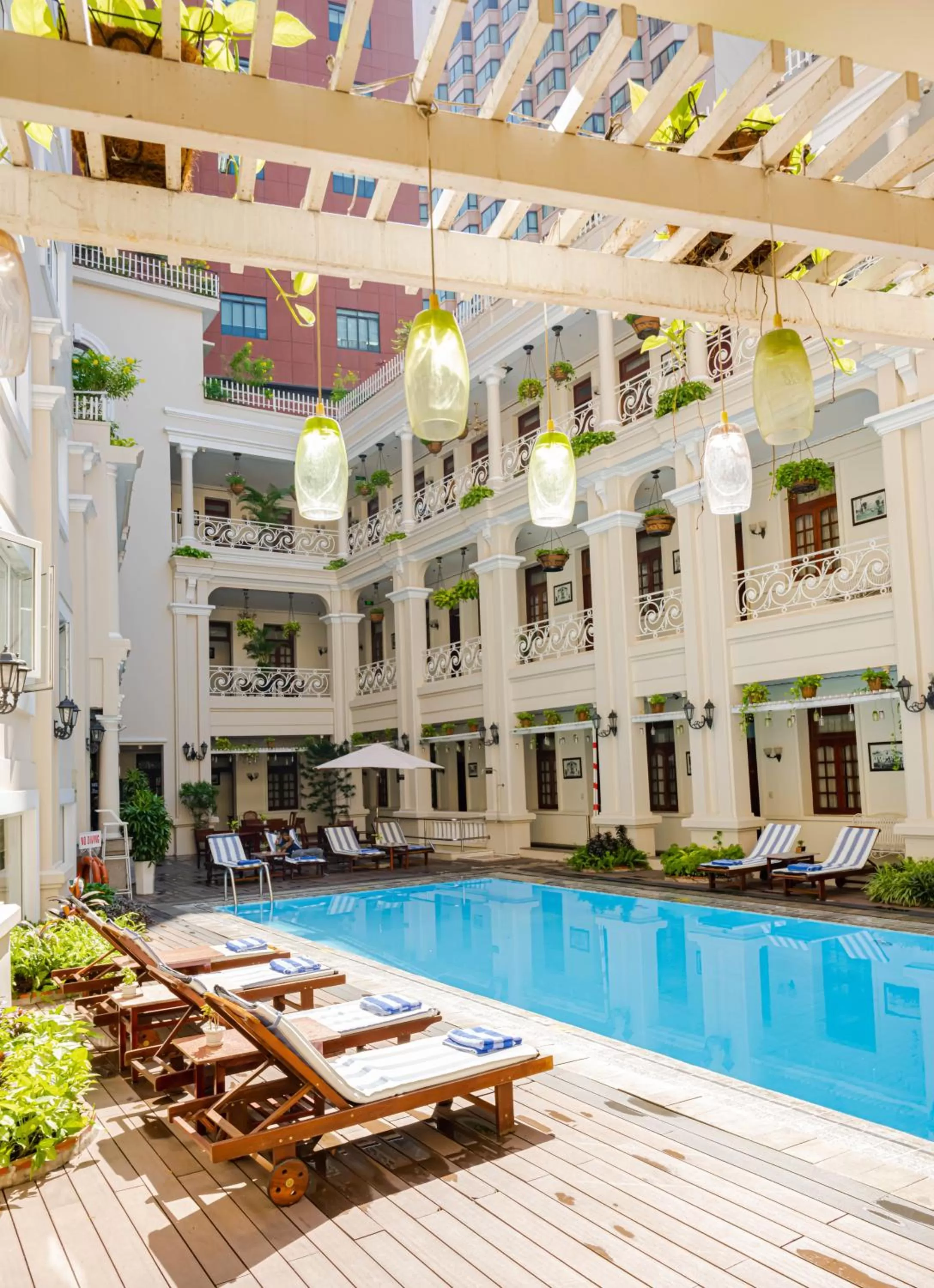 Swimming pool in Hotel Grand Saigon