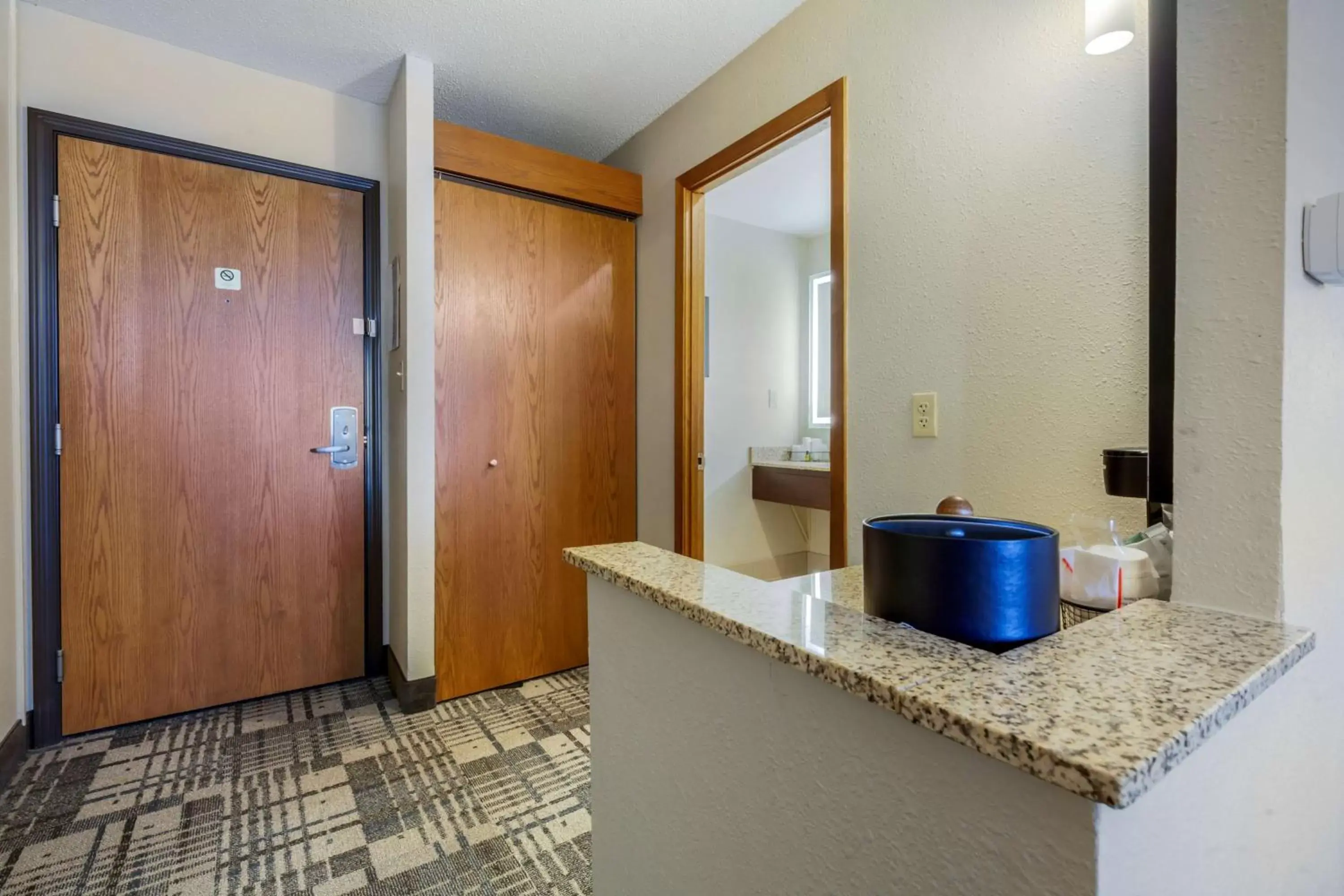 Bedroom in Best Western Plus Dubuque Hotel and Conference Center