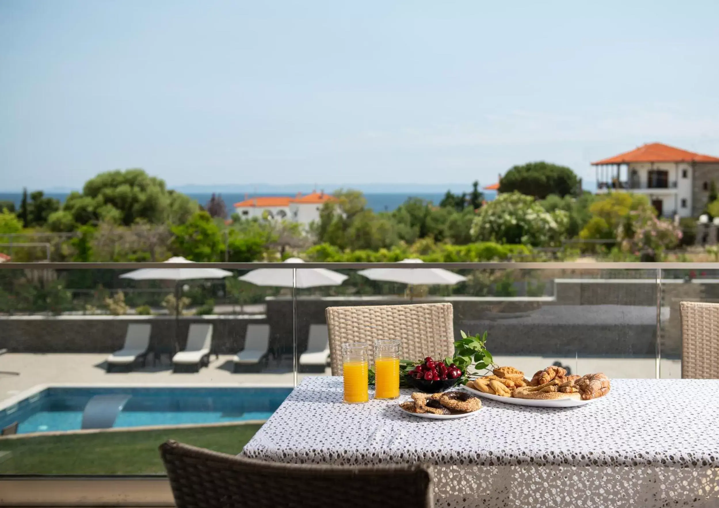 Food and drinks, Swimming Pool in Villa Sara