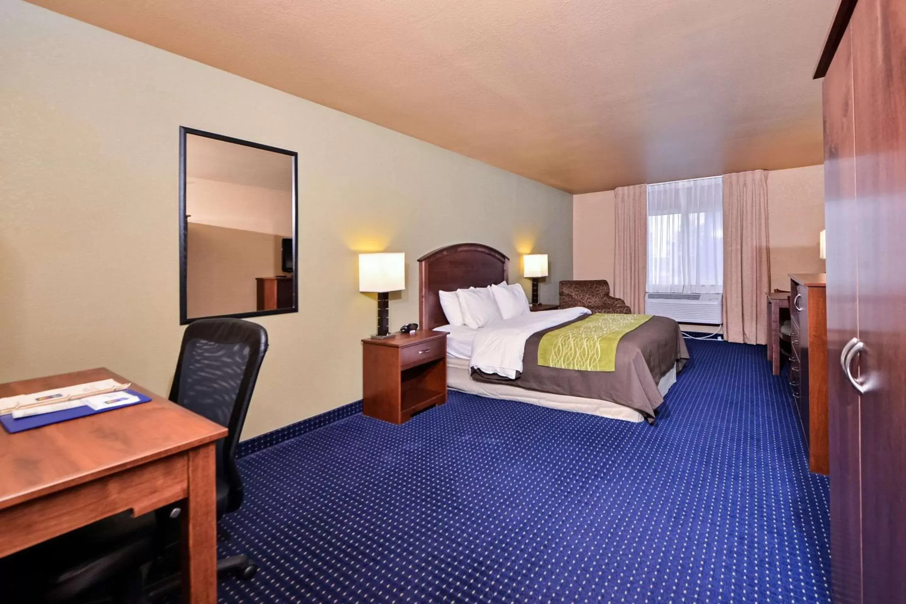 Photo of the whole room, Bed in Comfort Inn Albert Lea