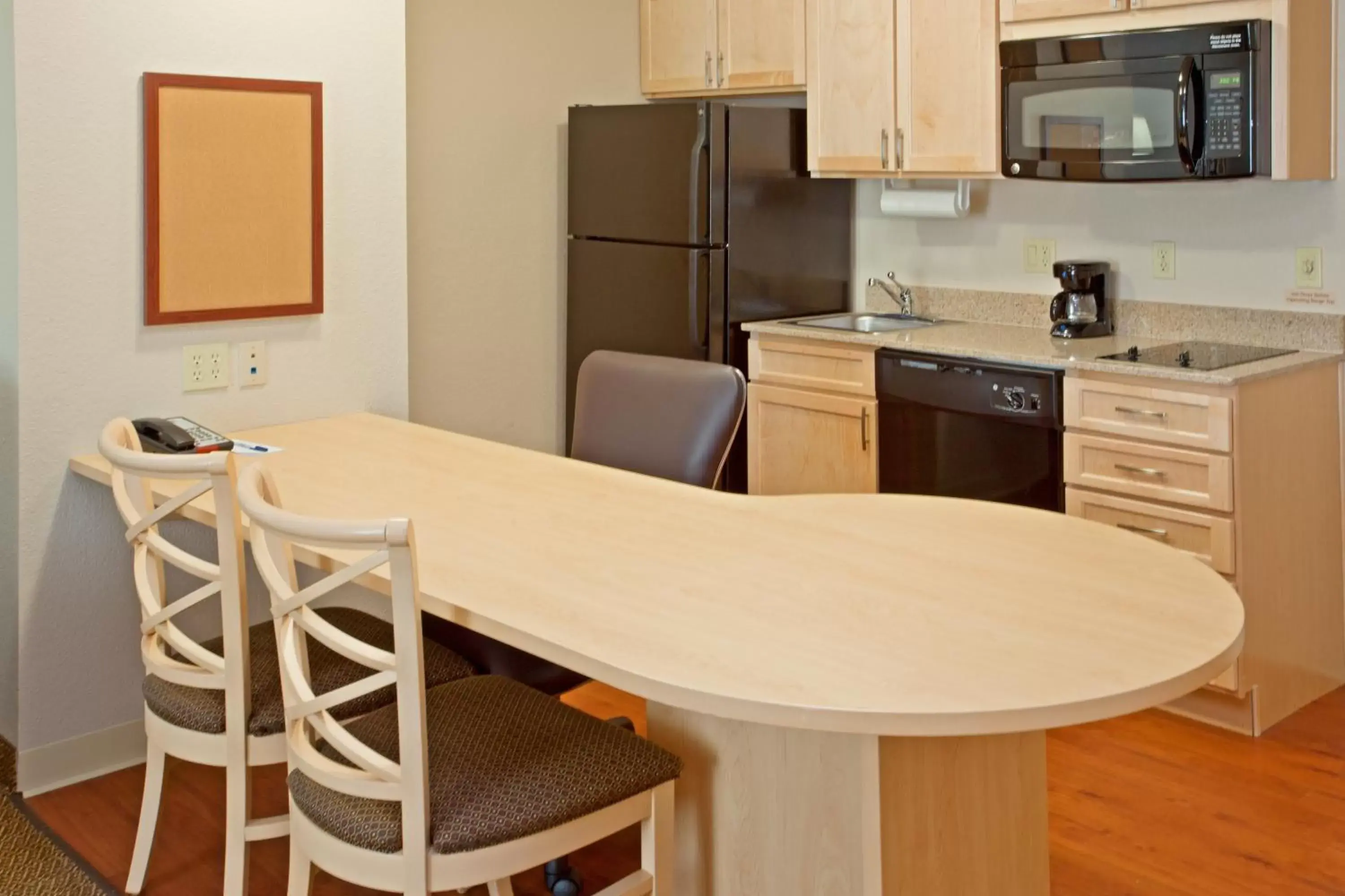 Photo of the whole room, Kitchen/Kitchenette in Candlewood Suites Houston The Woodlands, an IHG Hotel