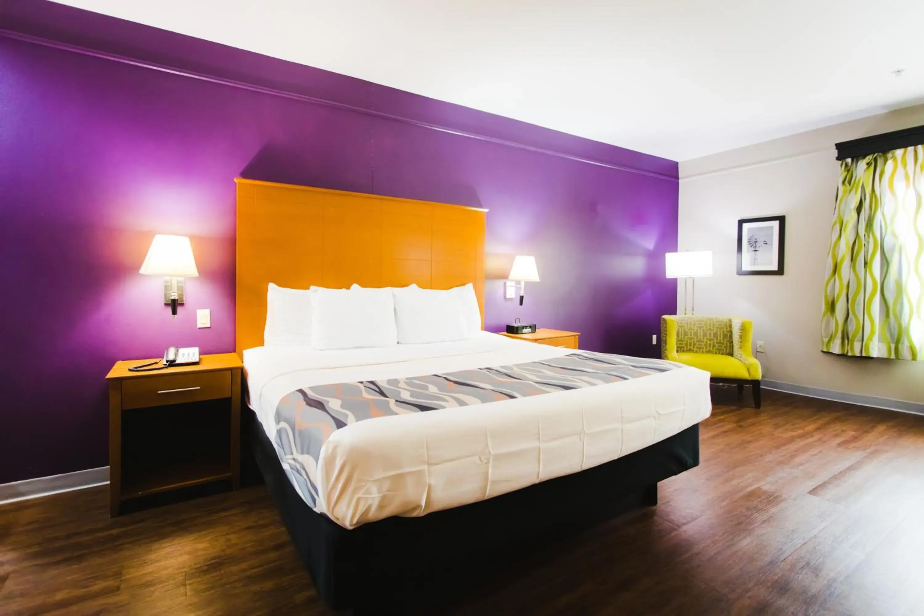 Photo of the whole room, Bed in Palacio Royale Inn Signature Katy