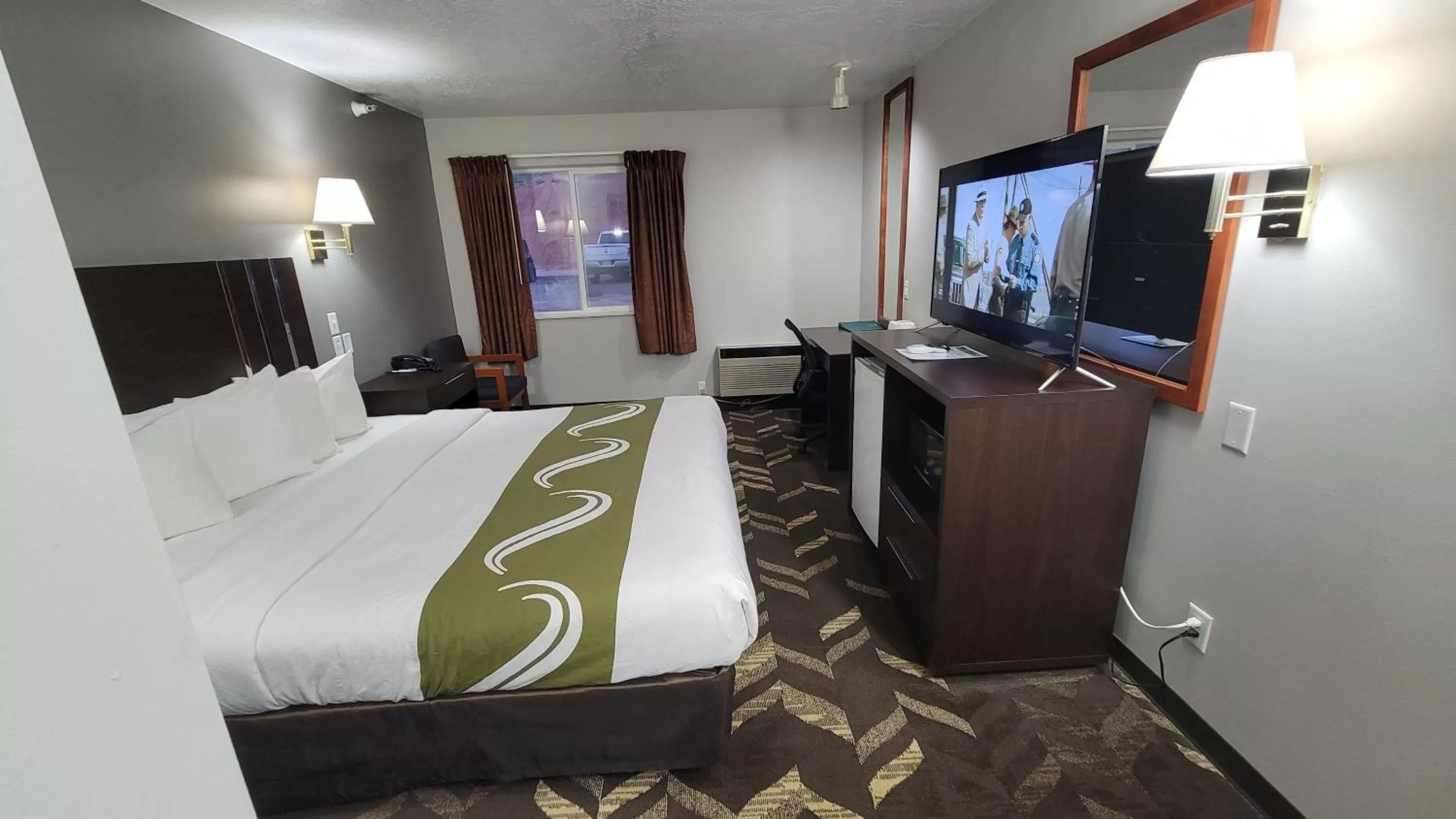 Communal lounge/ TV room in Quality Inn & Suites Salina National Forest Area