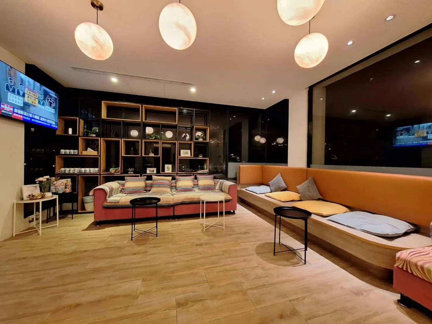 Communal lounge/ TV room in Yanmin Hot Spring Resort