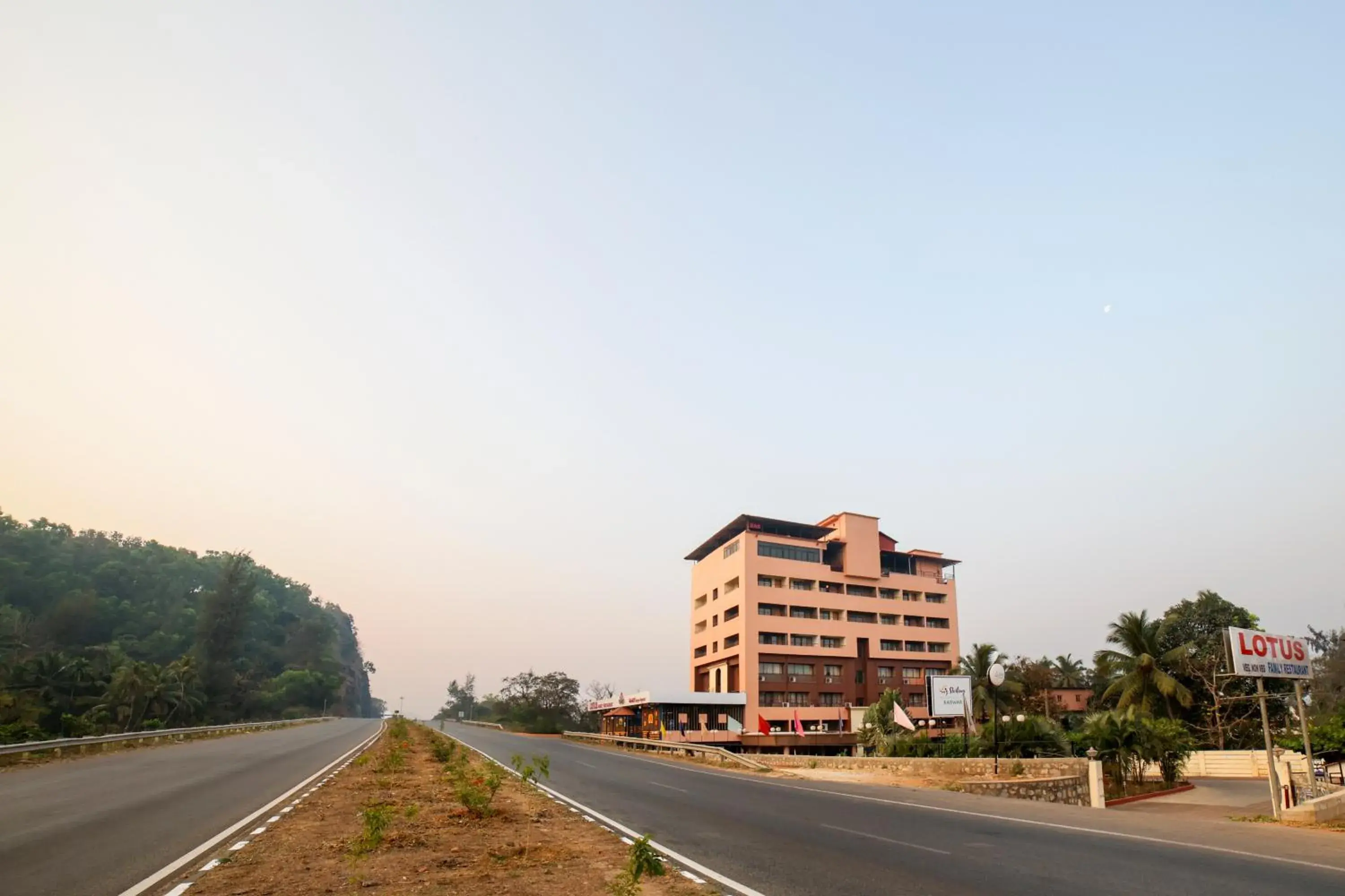 Facade/entrance in Sterling Karwar