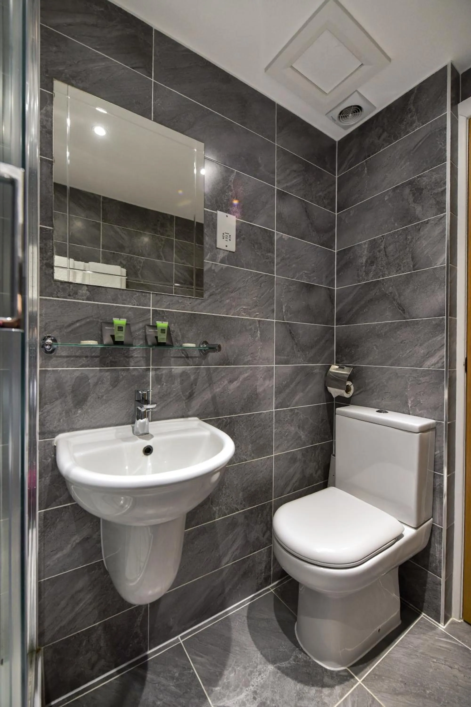 Bathroom in Queens Park Hotel