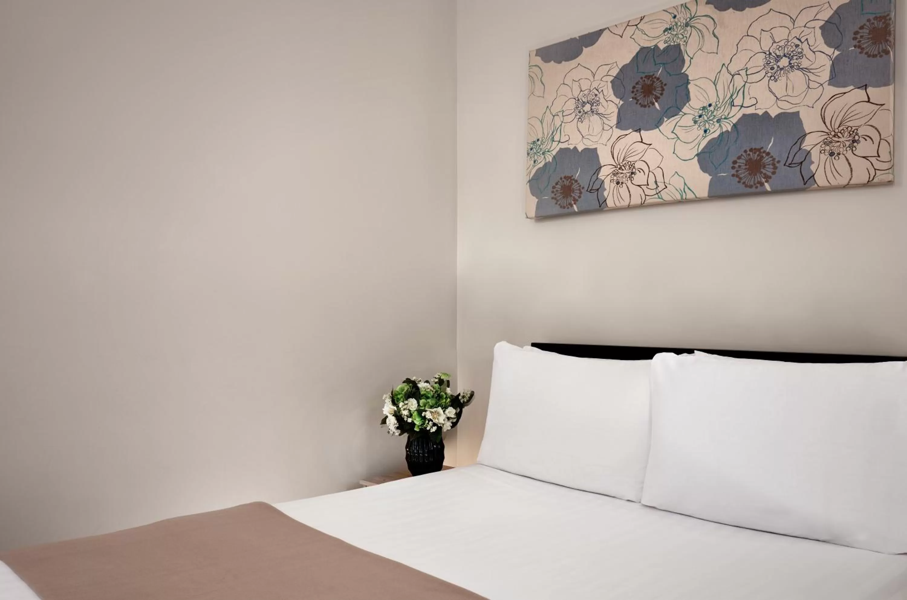 Bedroom, Bed in Lords Hotel