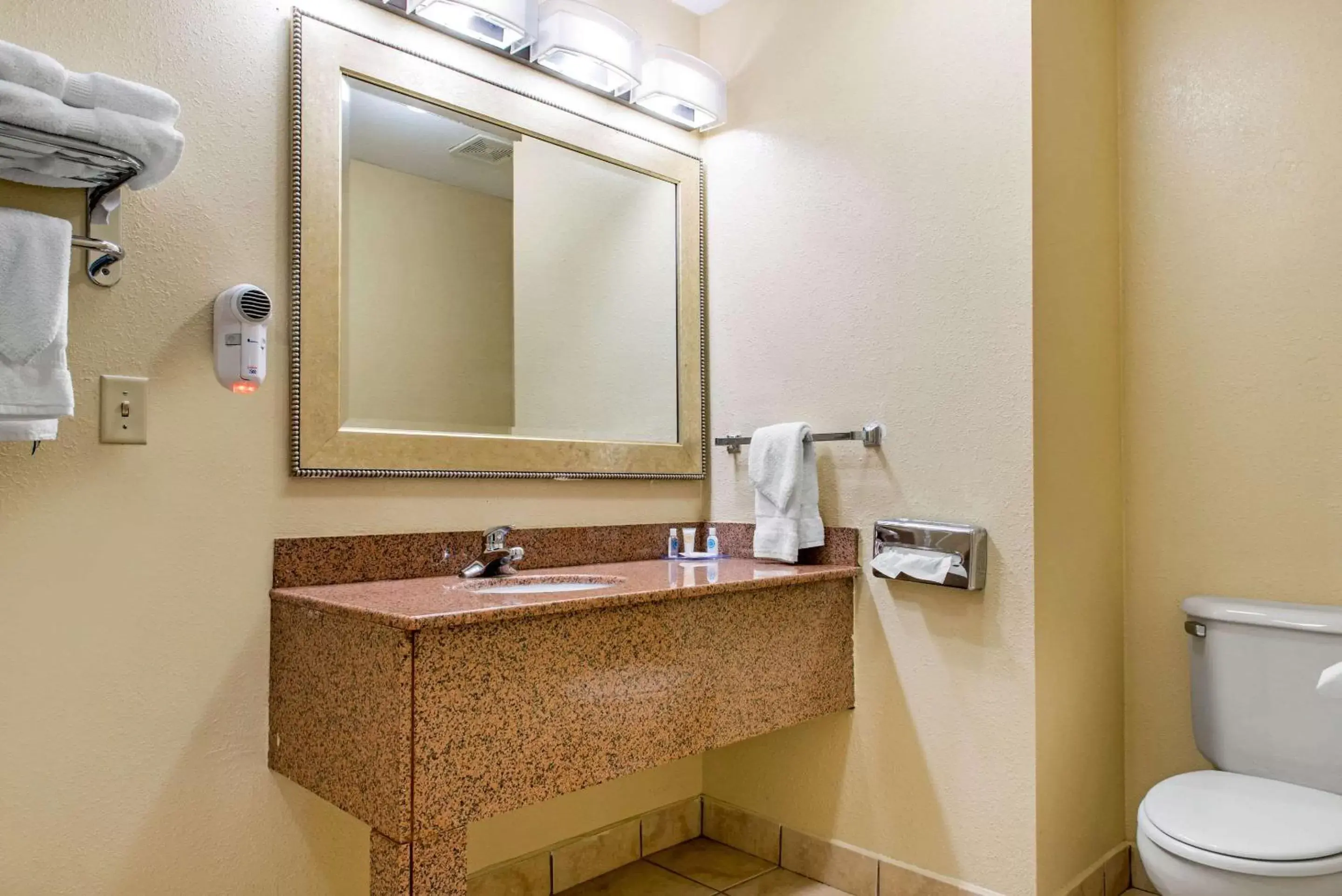Photo of the whole room, Bathroom in Quality Inn Jacksonville near I-72