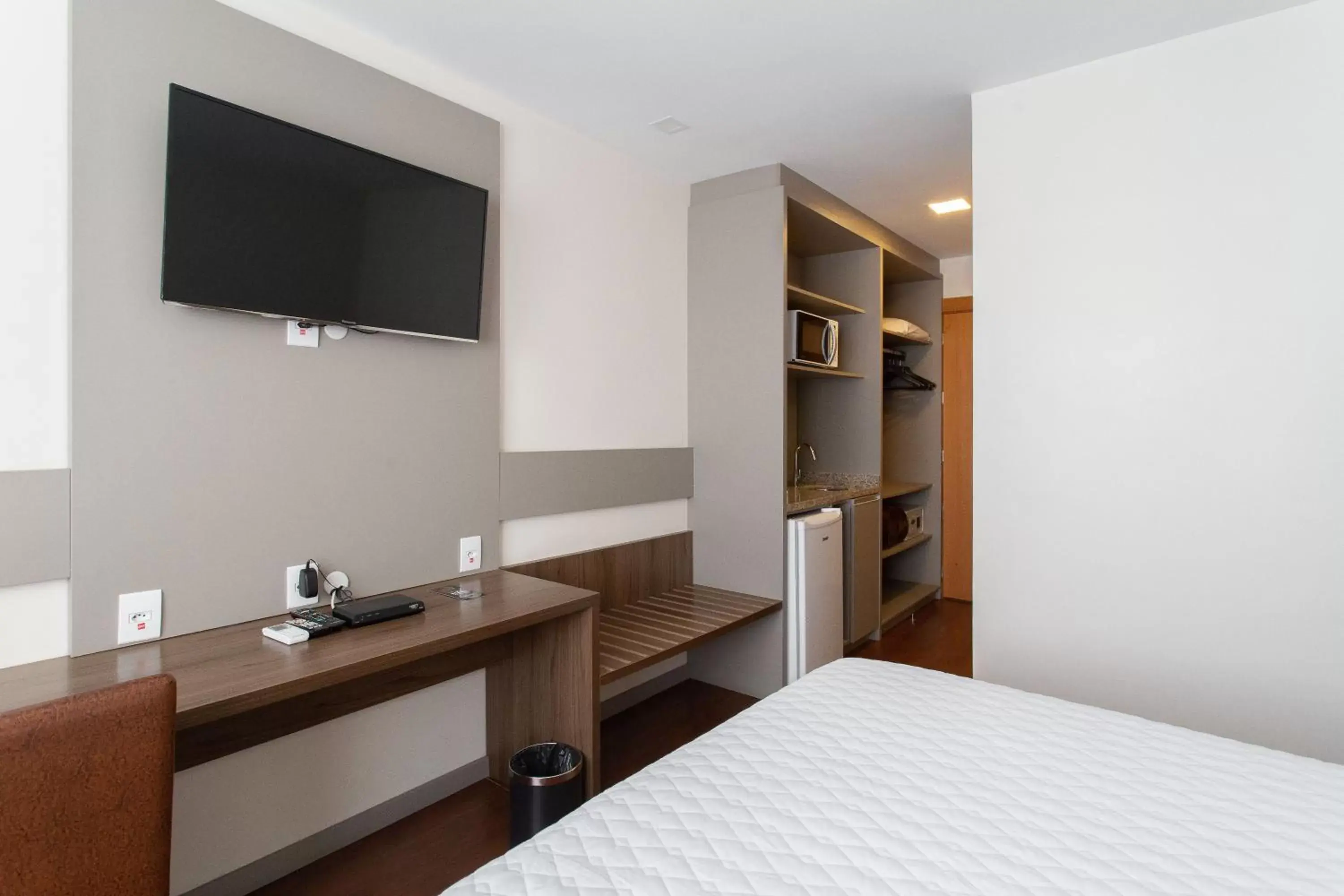 Bedroom, TV/Entertainment Center in Hotel Dom Rafael Premium