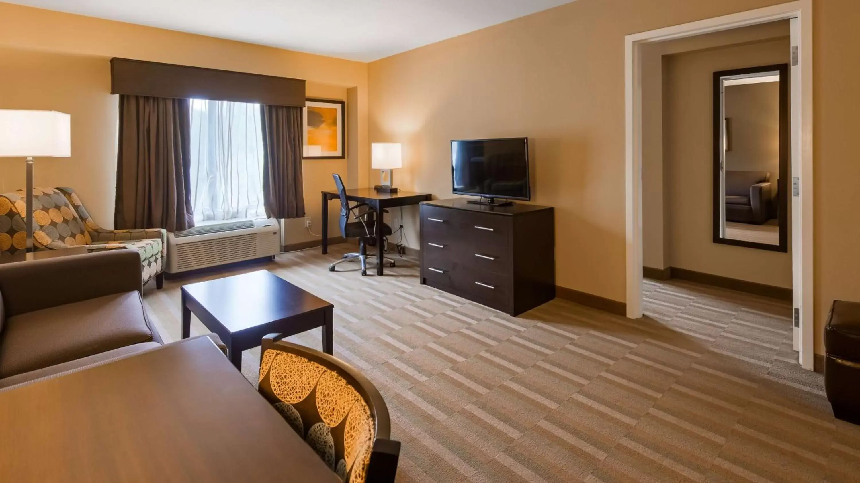 Photo of the whole room in Best Western Plus Thornburg Inn & Suites