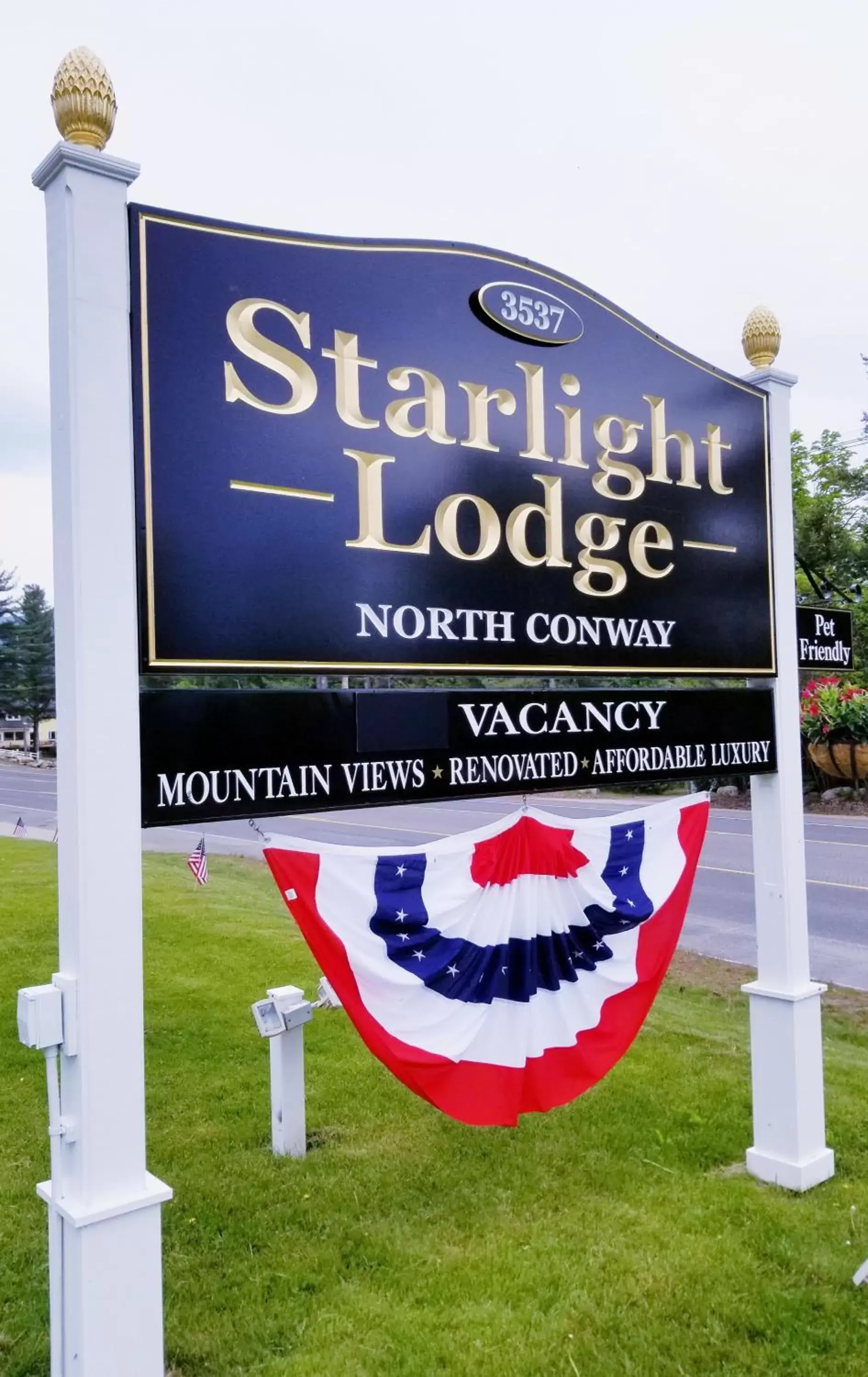 Property building in Starlight Lodge North Conway