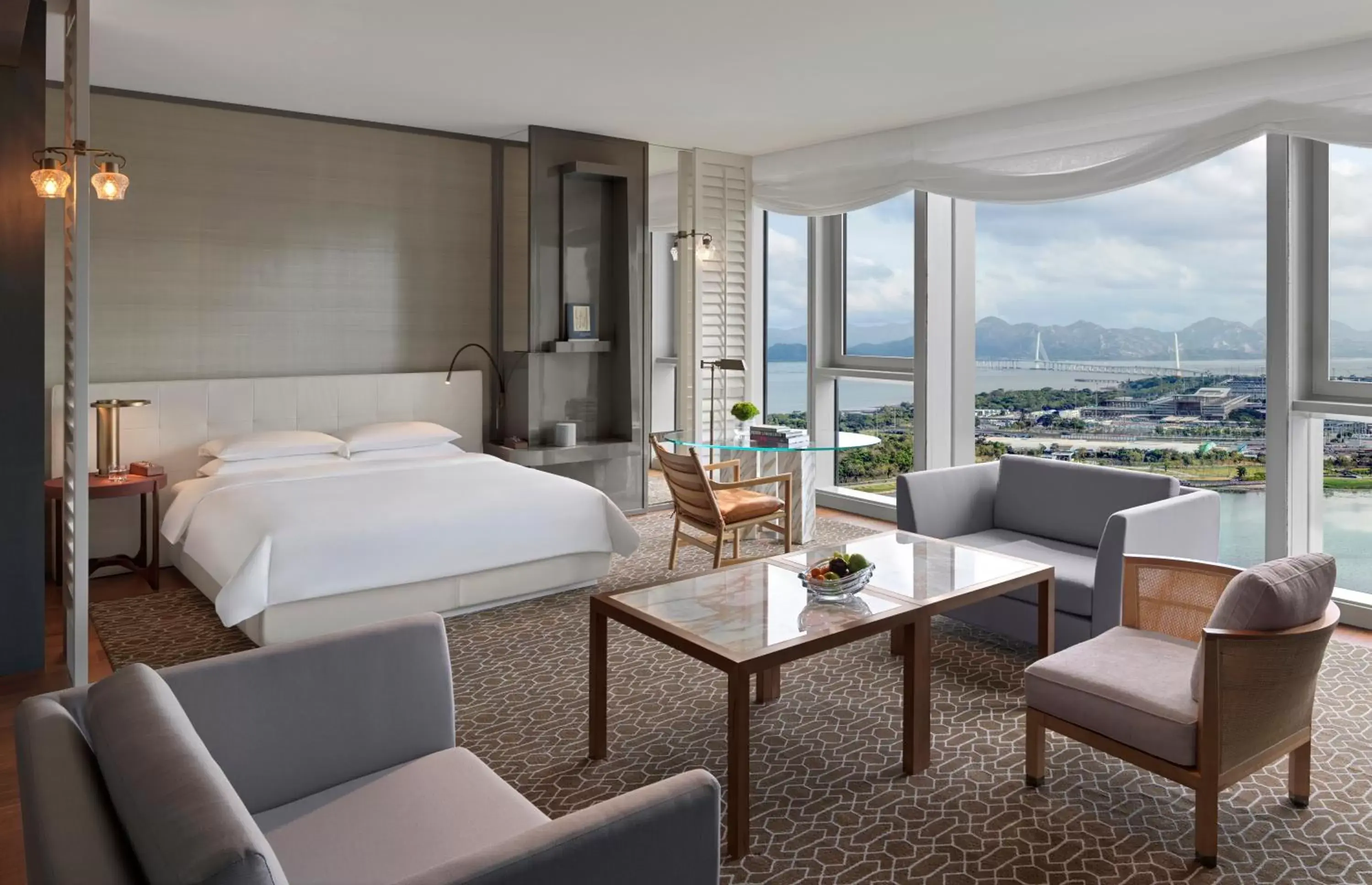 Bed in Andaz Shenzhen Bay