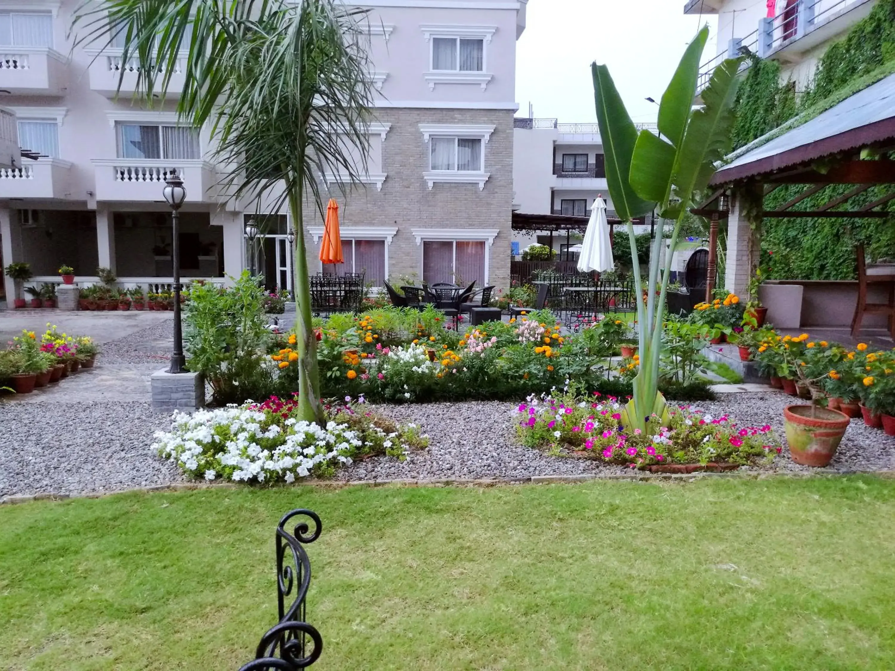 Garden view, Property Building in Da Yatra Courtyard Hotel