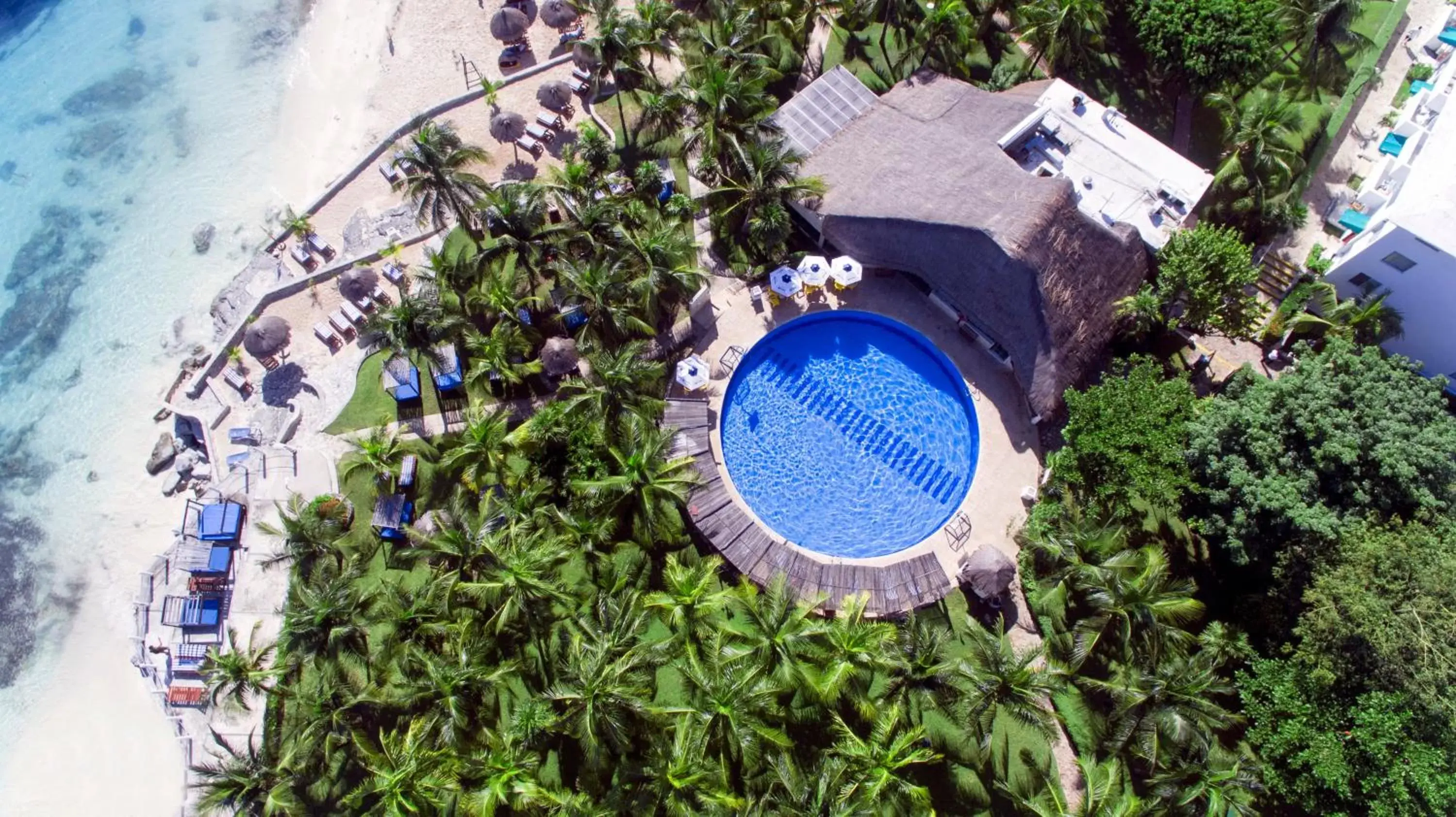 Pool view in Hotel Dos Playas Faranda Cancún