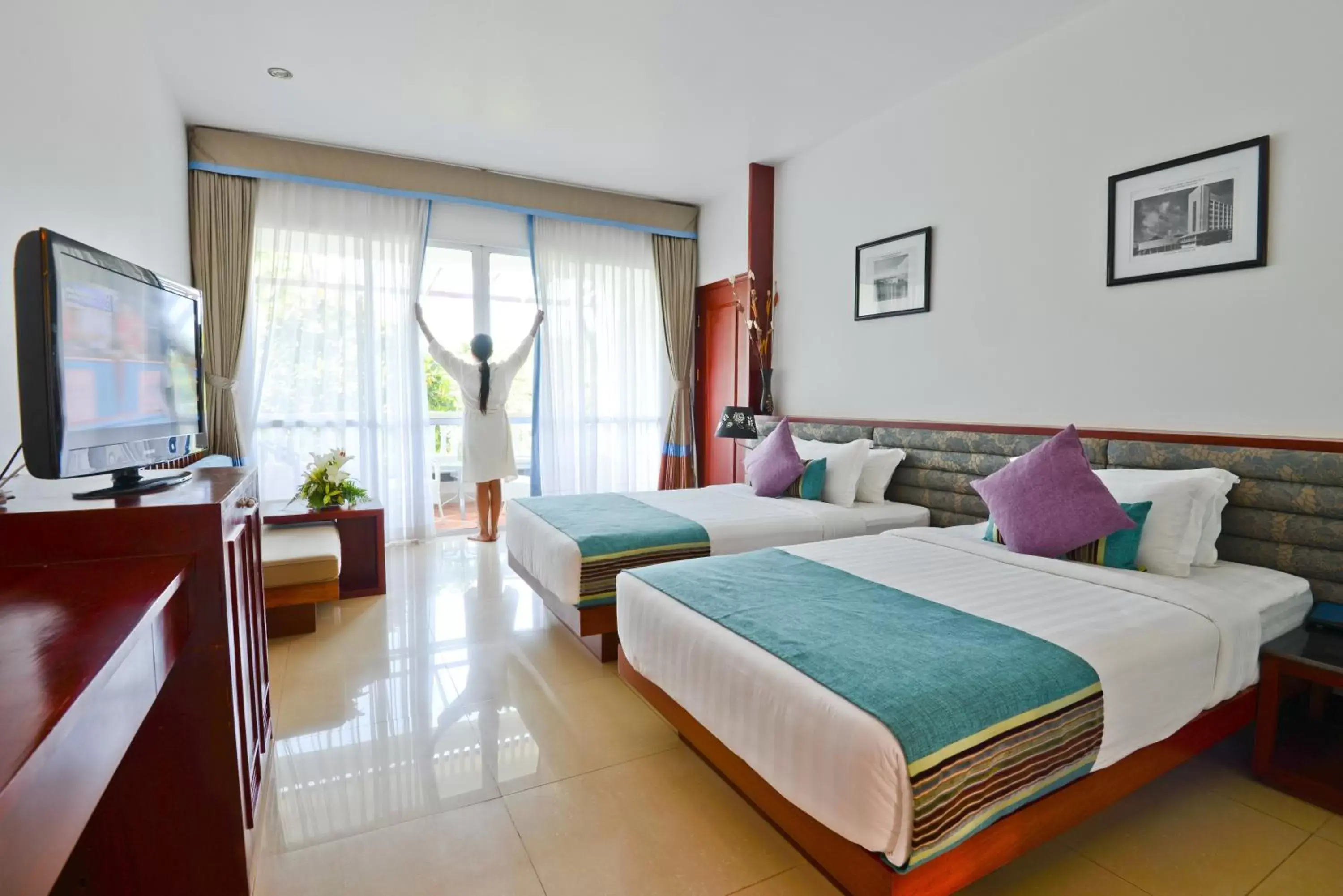 Bed in Independence Hotel Resort & Spa