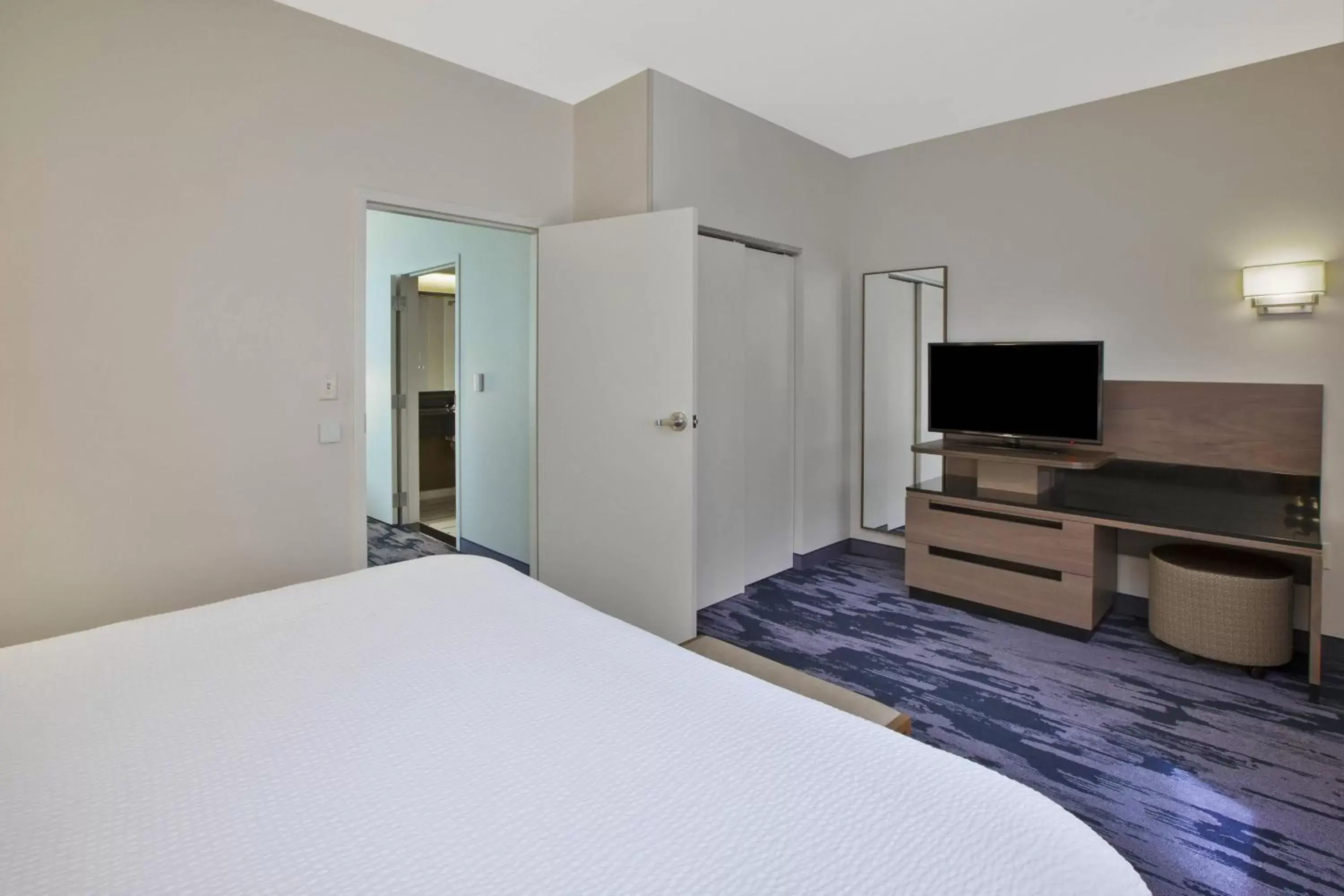 Bedroom, Bed in Fairfield Inn & Suites by Marriott Milwaukee Downtown