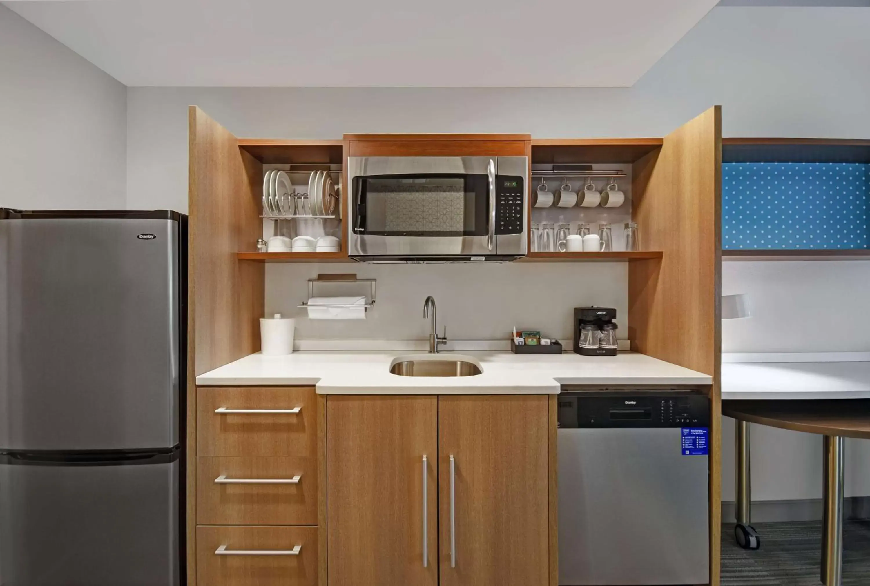 Kitchen or kitchenette, Kitchen/Kitchenette in Home2 Suites By Hilton Springdale Cincinnati