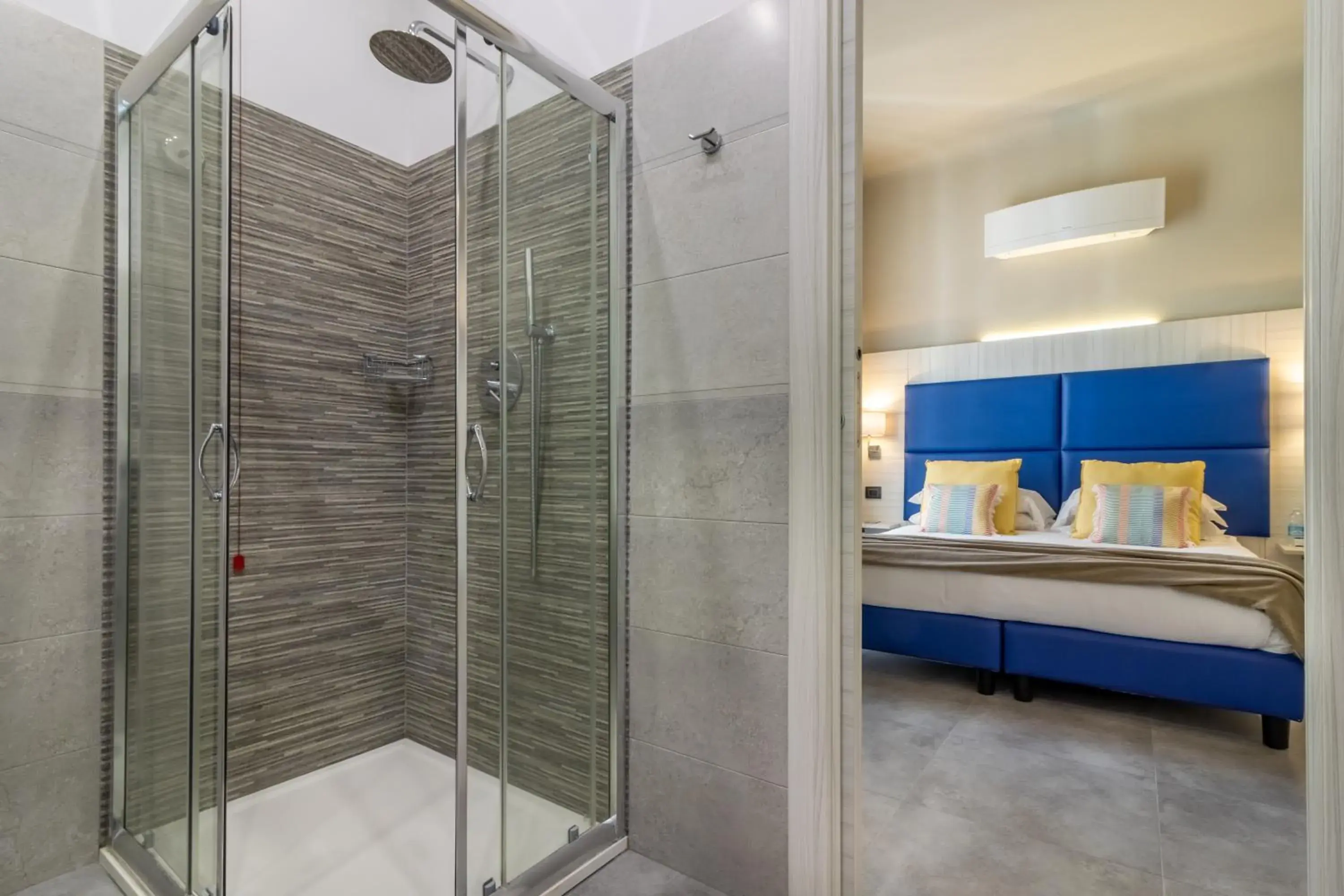 Shower, Bathroom in Cinque Terre Gateway