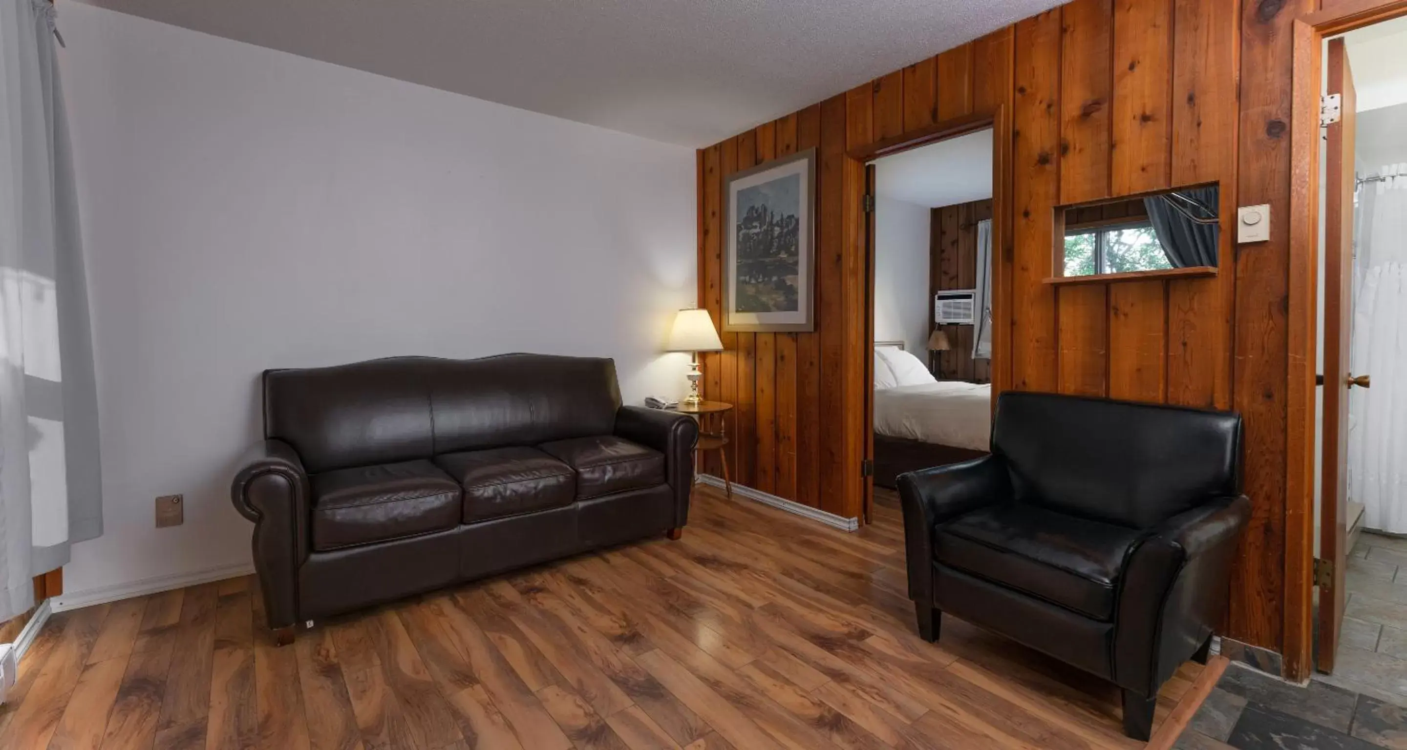 Living room, Seating Area in Cedar Motel