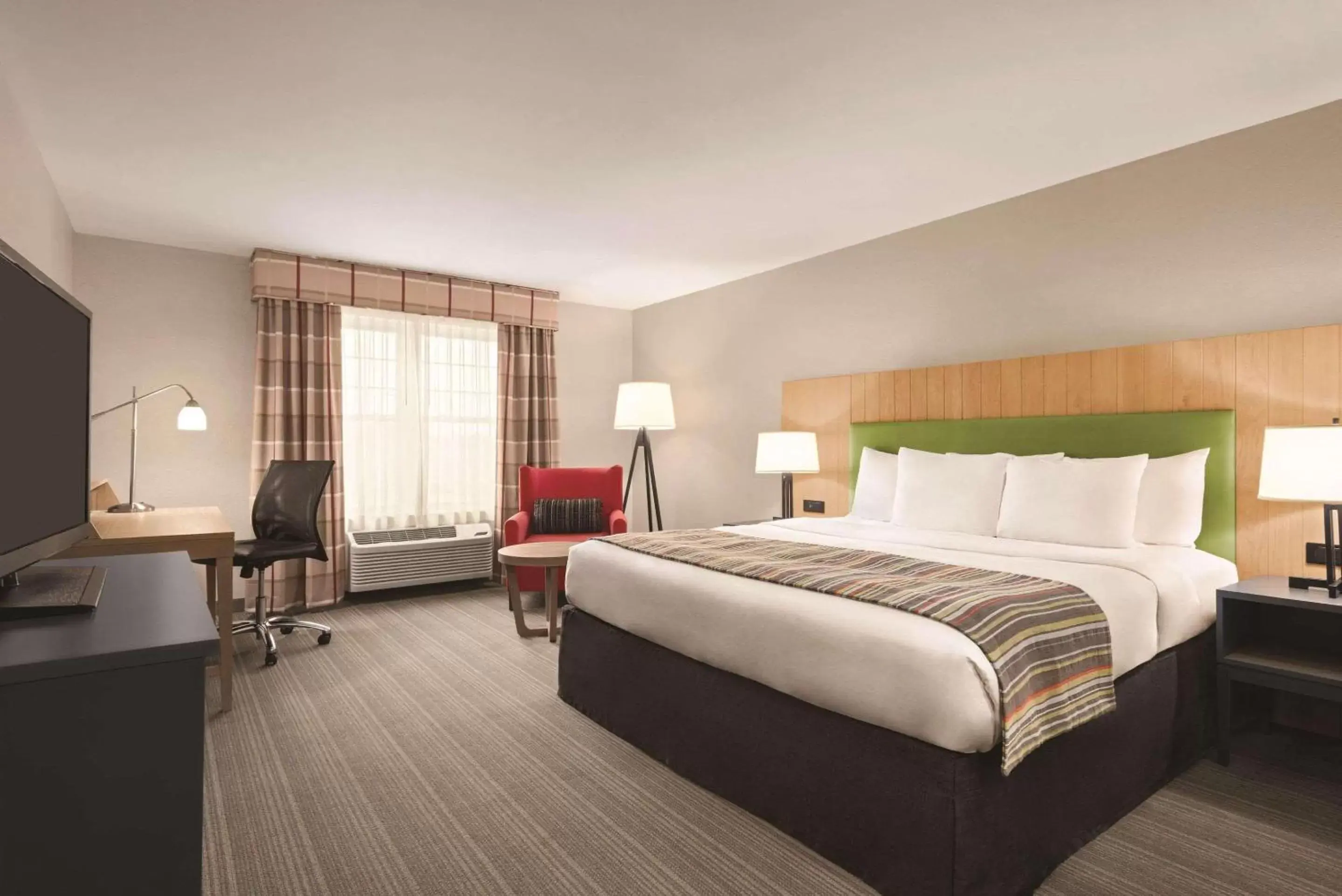 Bedroom, Bed in Country Inn & Suites by Radisson, Schaumburg, IL