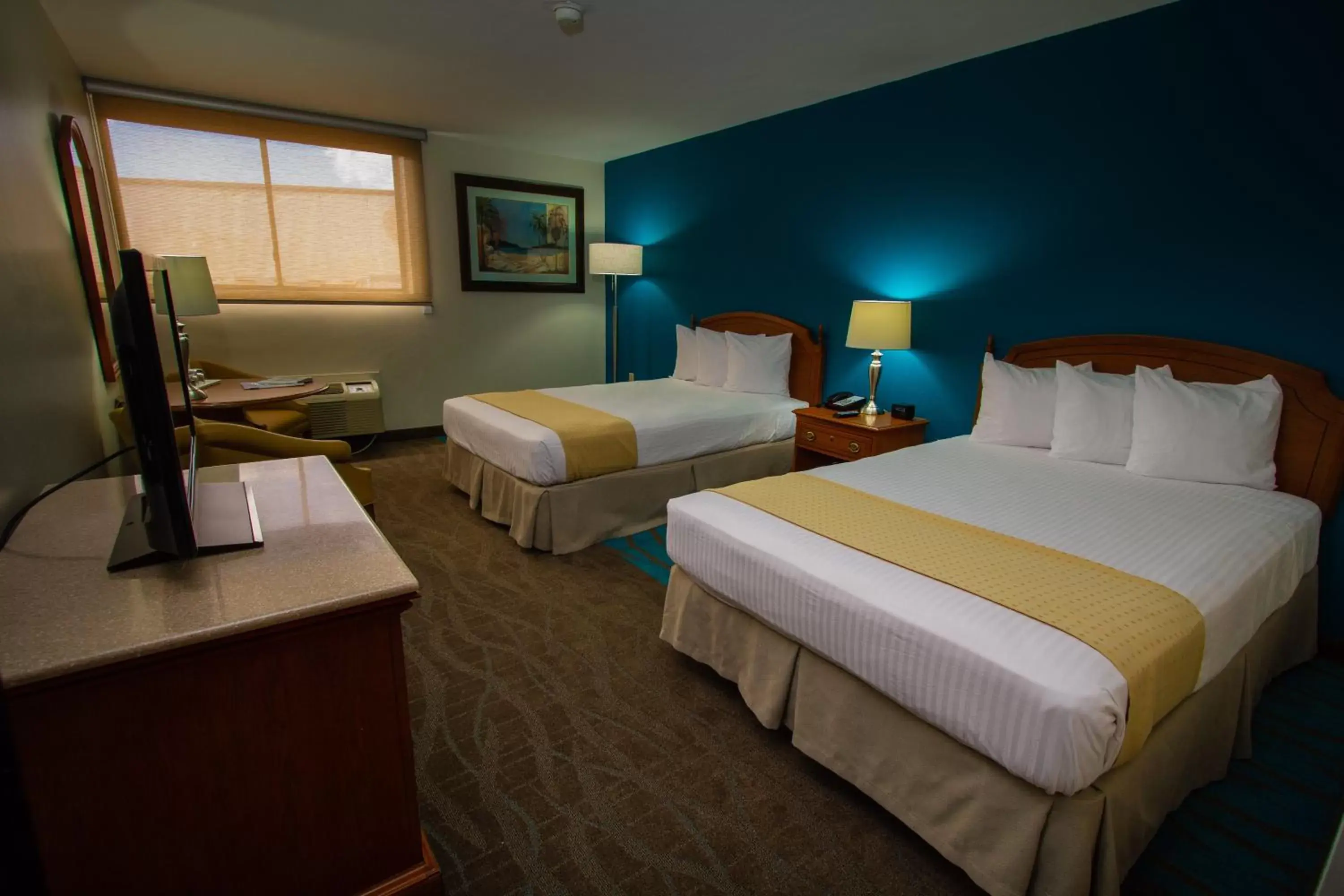 Photo of the whole room, Bed in Caribe Hotel Ponce