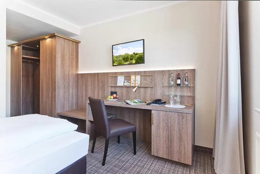 Photo of the whole room, Bed in Ringhotel Am Stadtpark