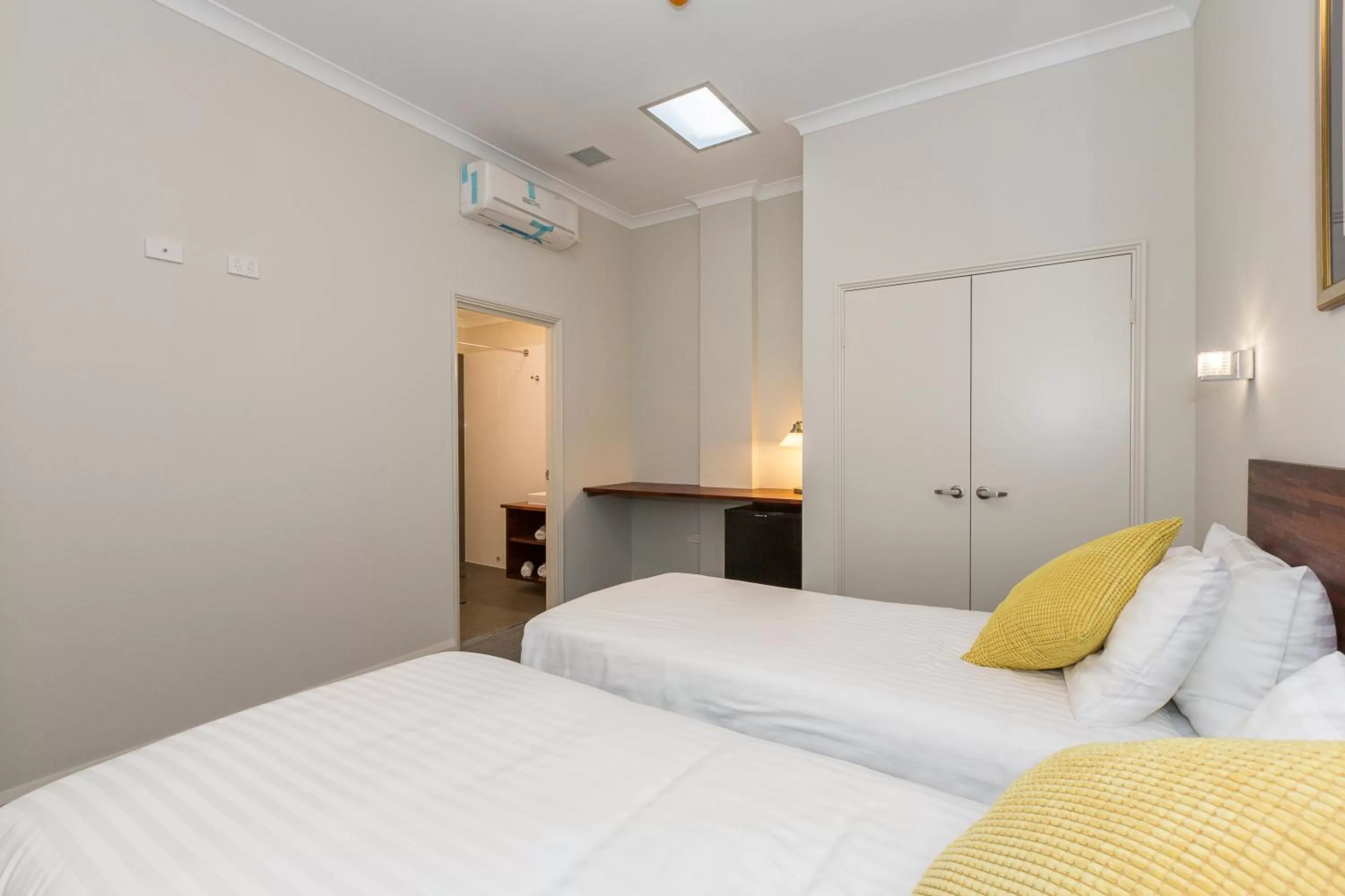 Photo of the whole room, Bed in Gallery Hotel