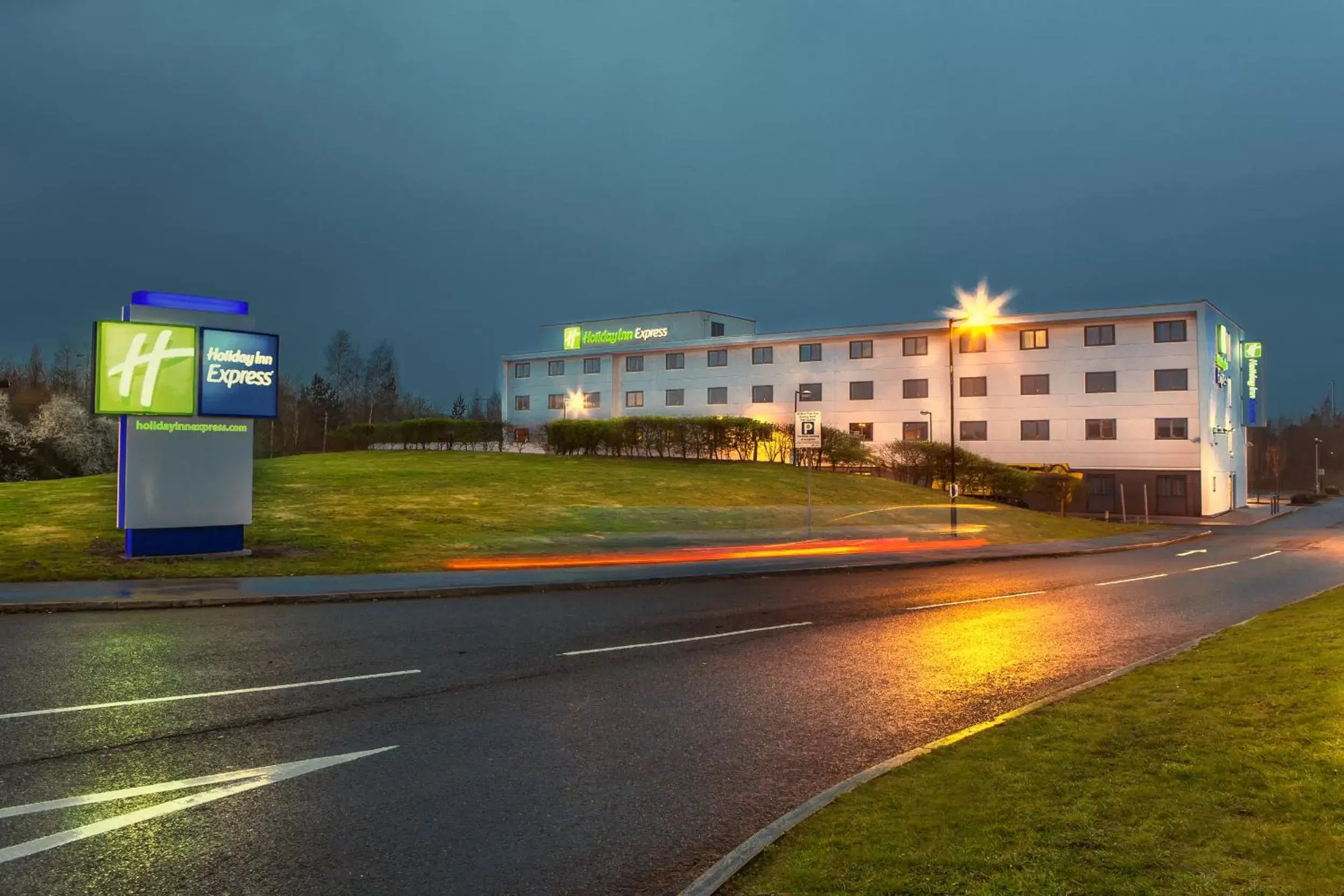 Property Building in Holiday Inn Express Manchester Airport, an IHG Hotel