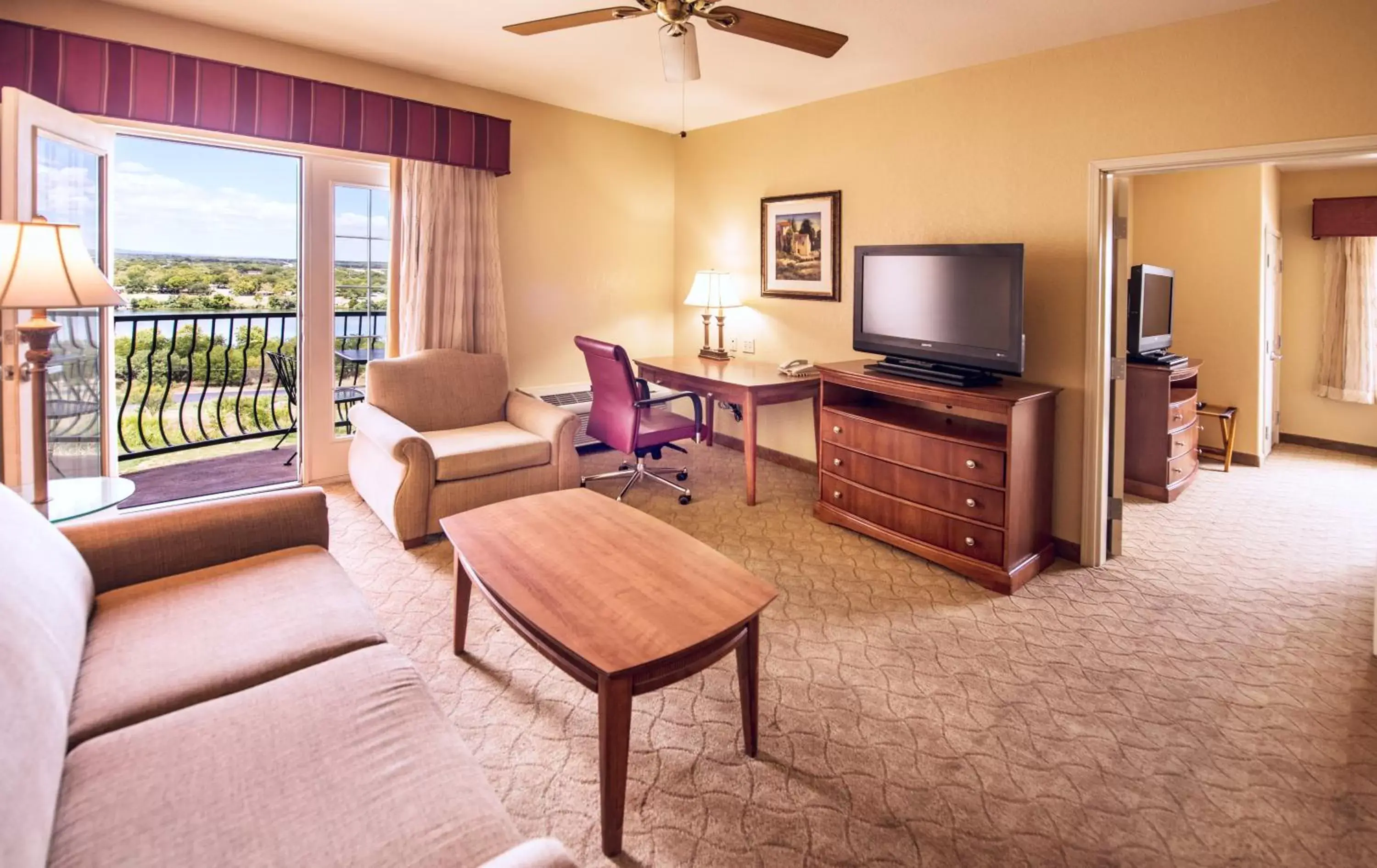 Living room, Seating Area in La Quinta by Wyndham Marble Falls