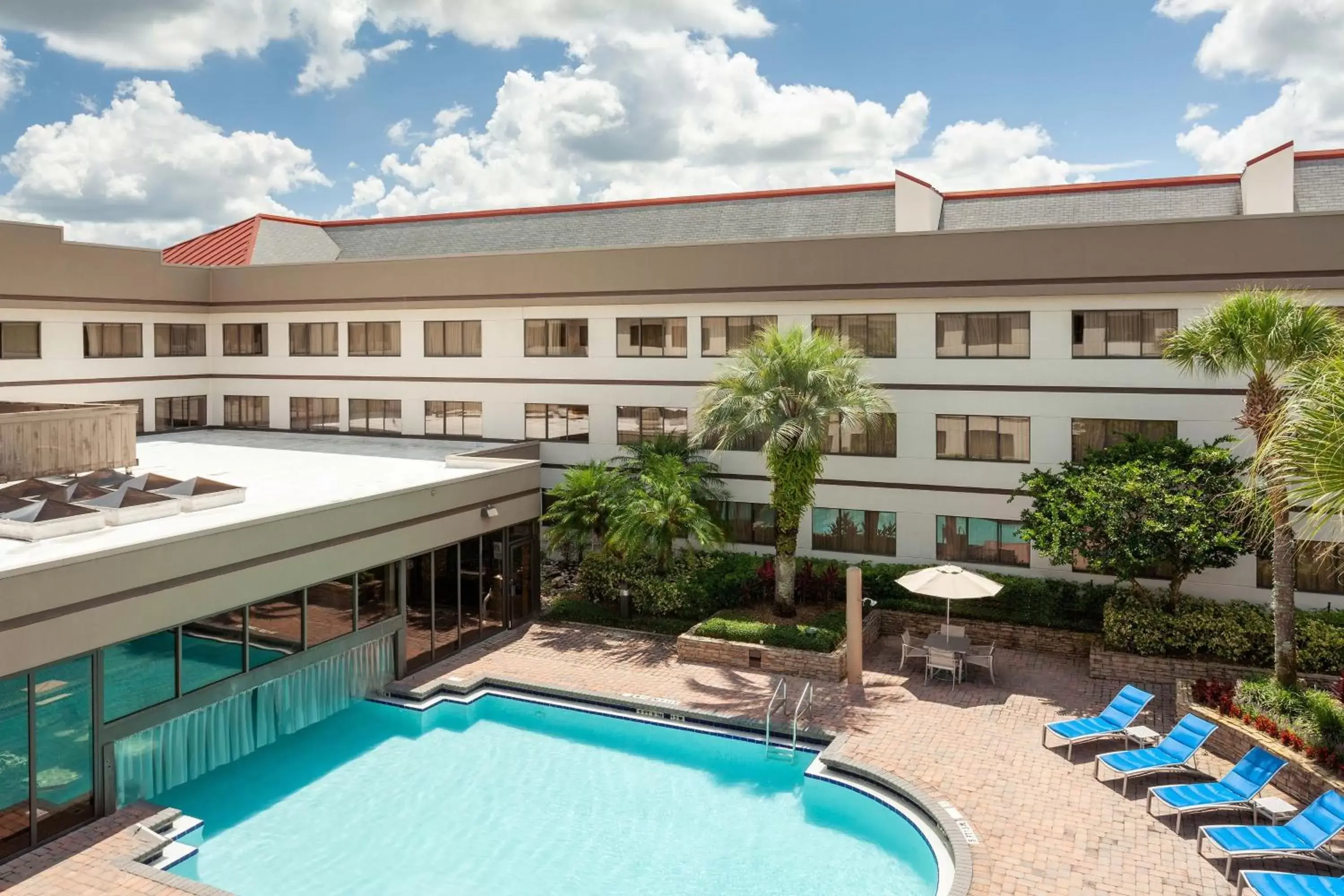 Swimming Pool in Sheraton Suites Orlando Airport Hotel